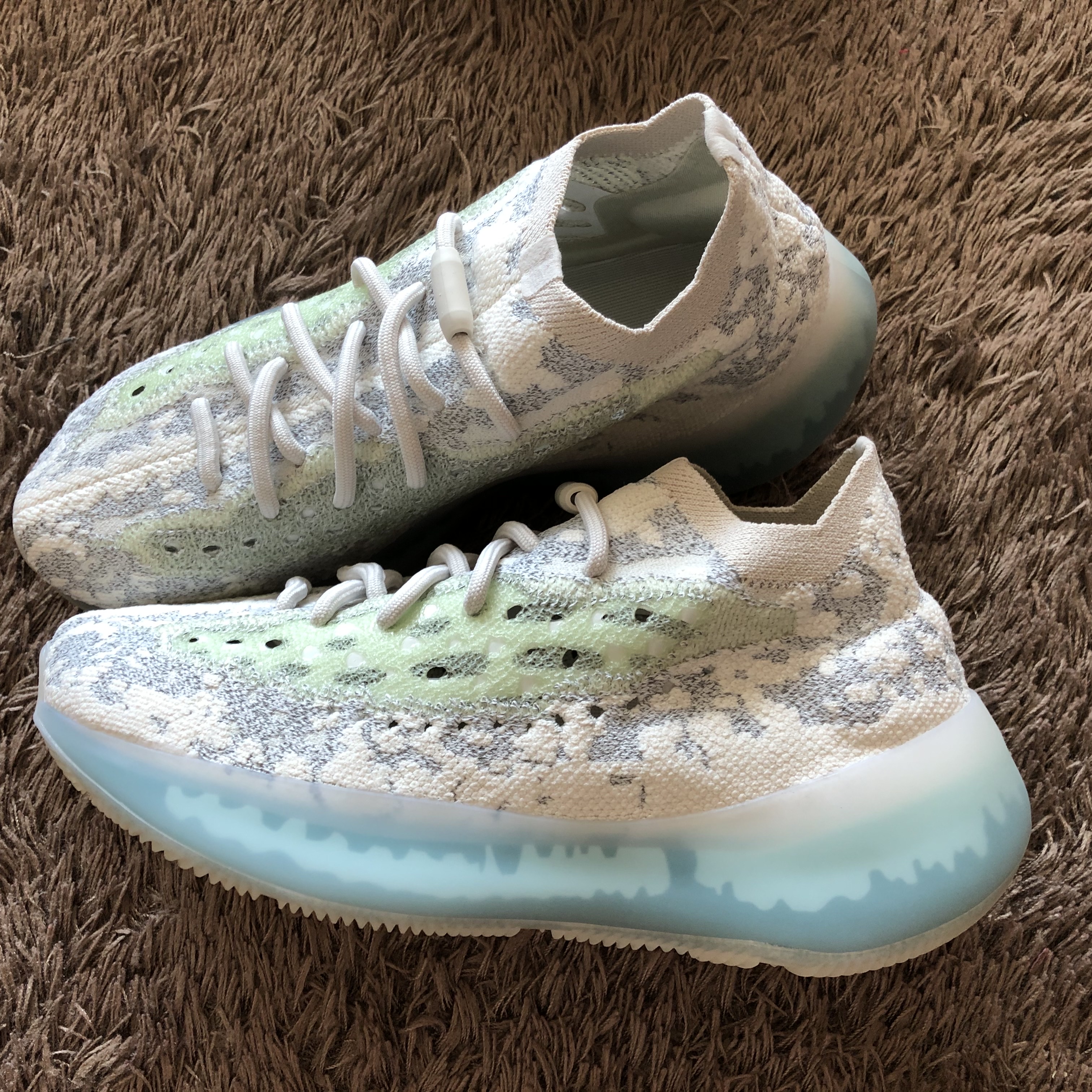 Adidas Yeezy Boost 380 Alien Blue - Reflective 착용 스타일 - 4