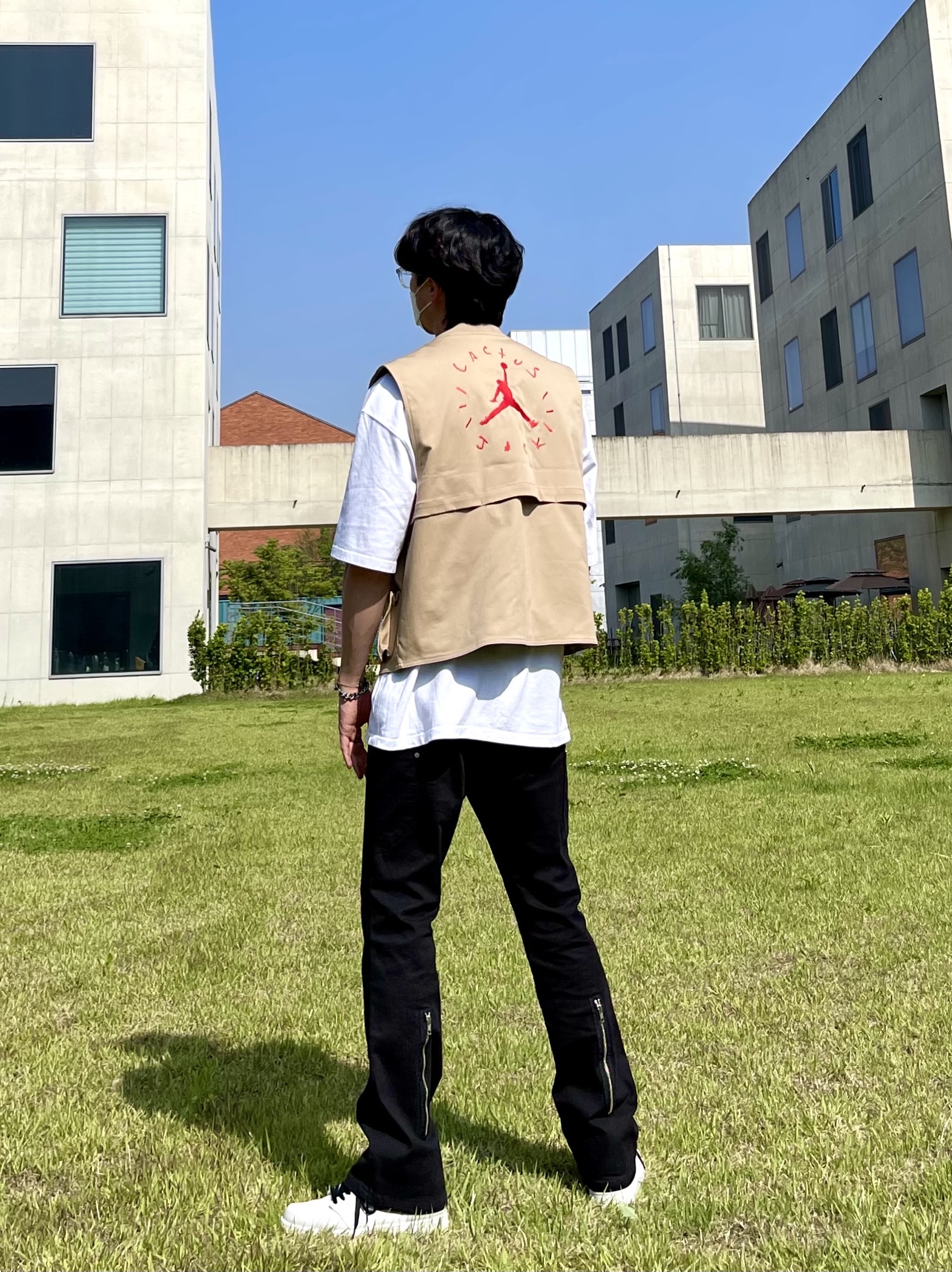 Jordan 1 Retro High OG Defiant SB NYC to Paris, Jordan x Travis Scott Utility Vest - Asia 착용 스타일 - 3