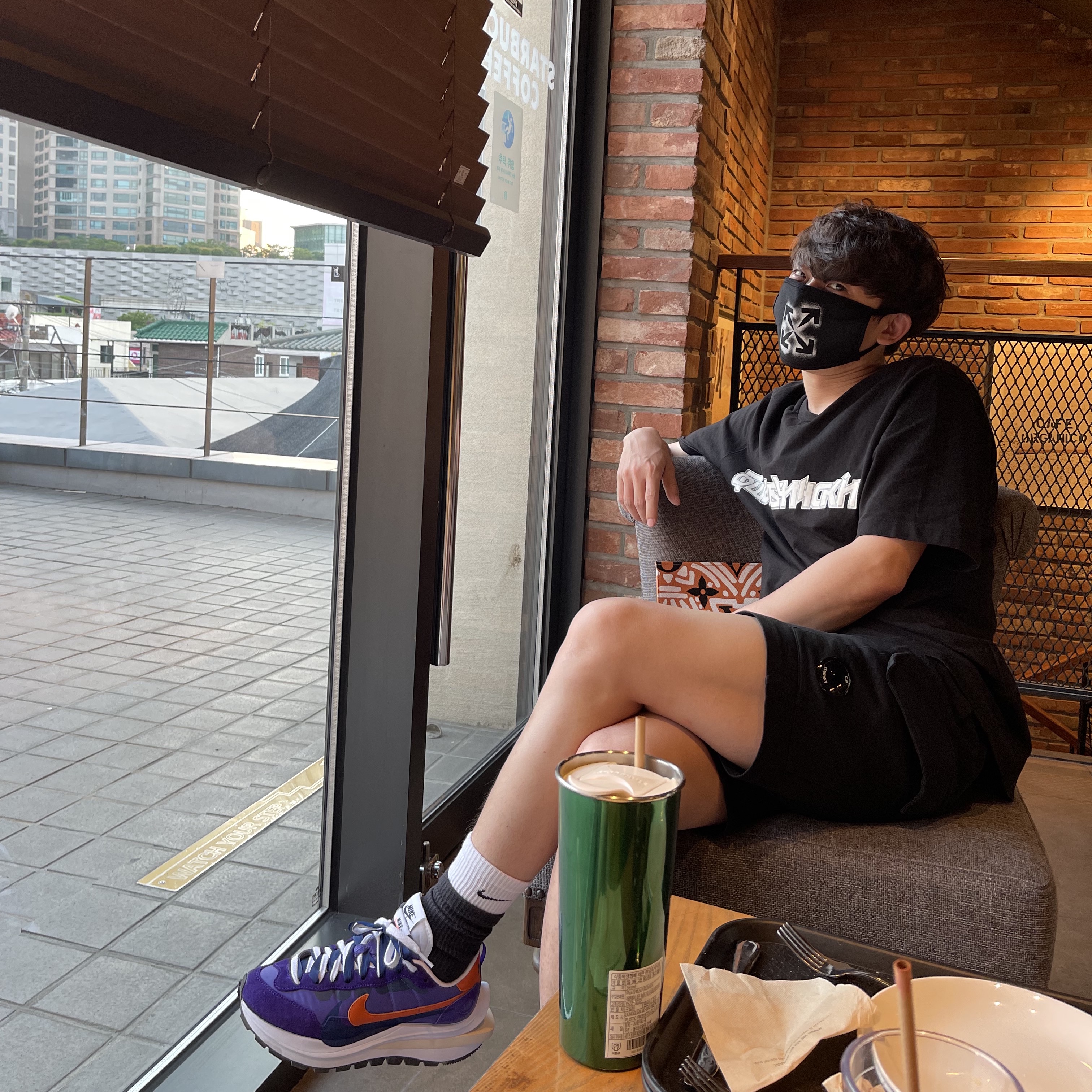 Nike x Sacai VaporWaffle Dark Iris 착용 스타일