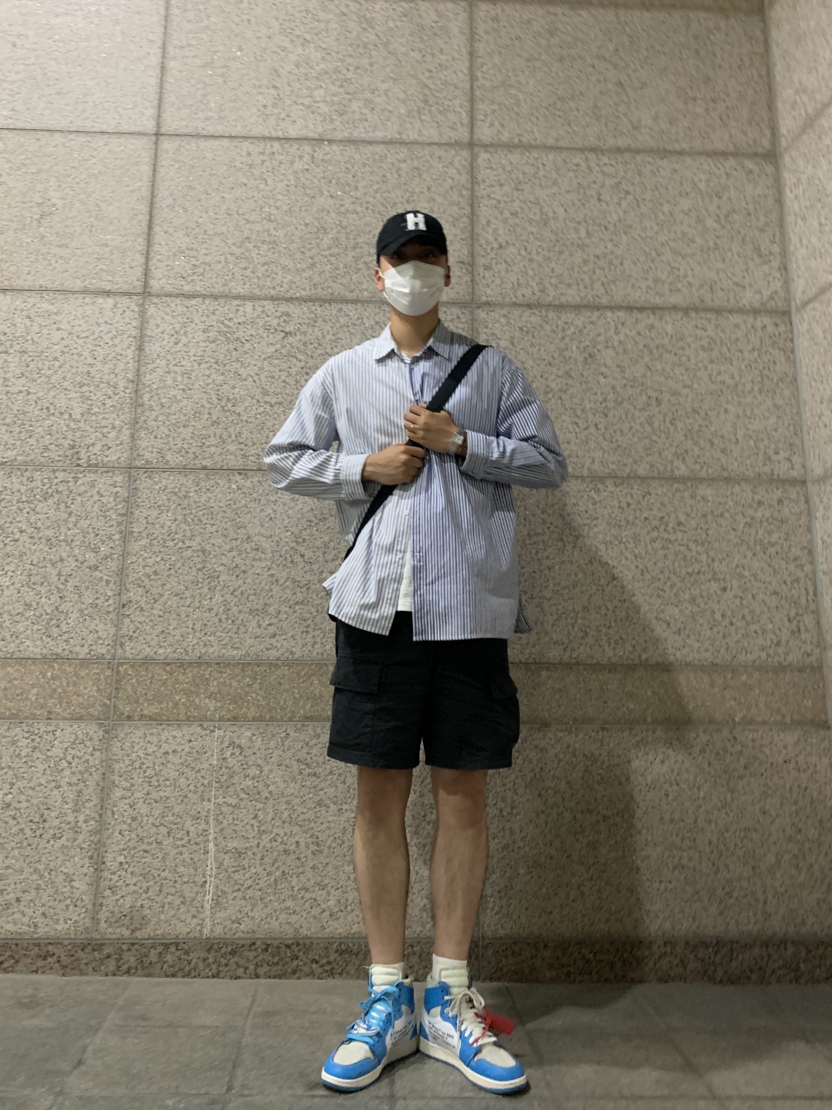 Jordan 1 x Off-White Retro High University Blue 착용 스타일