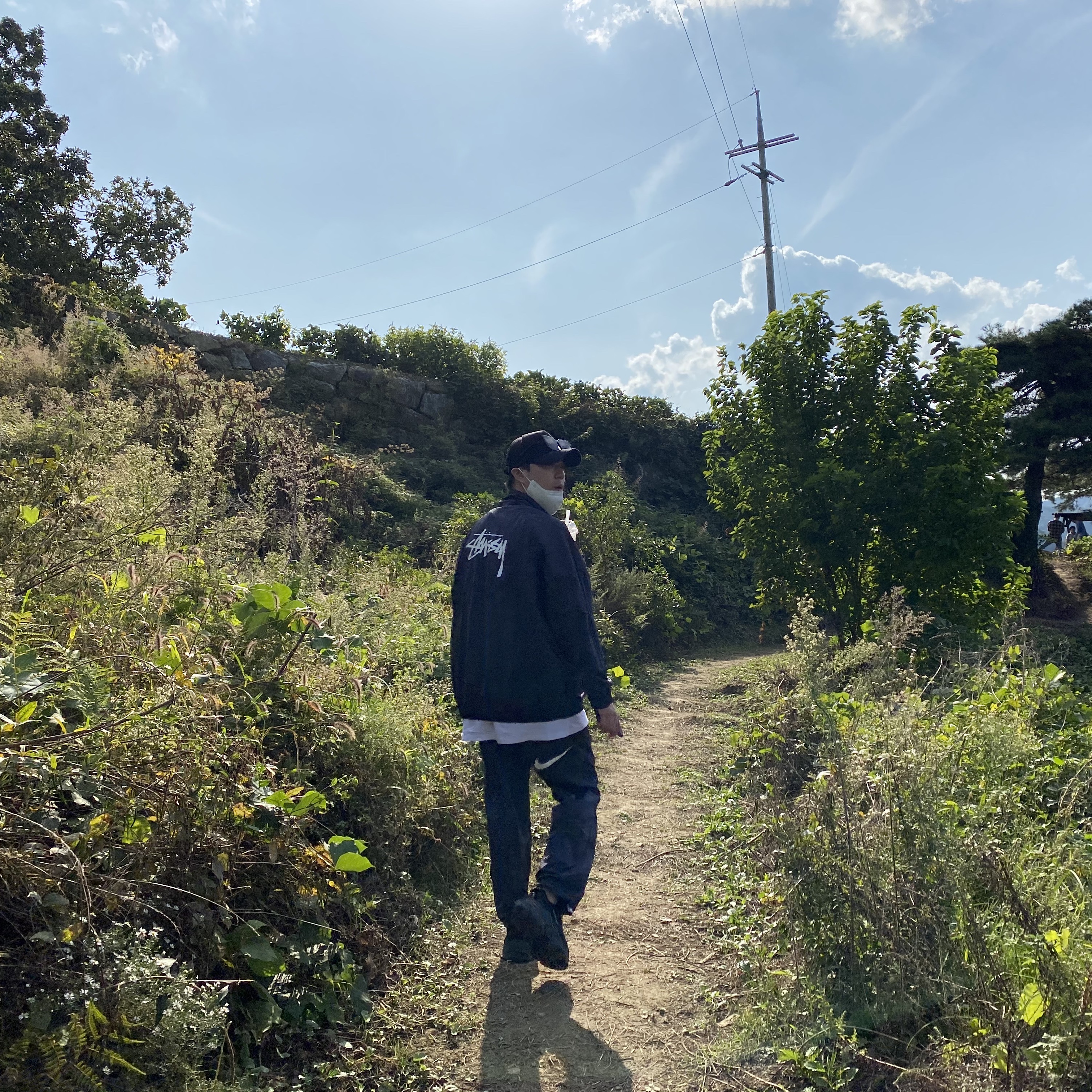 Nike x Stussy Beach Pants Off Noir, Nike x Stussy Windrunner Jacket Off Noir 착용 스타일