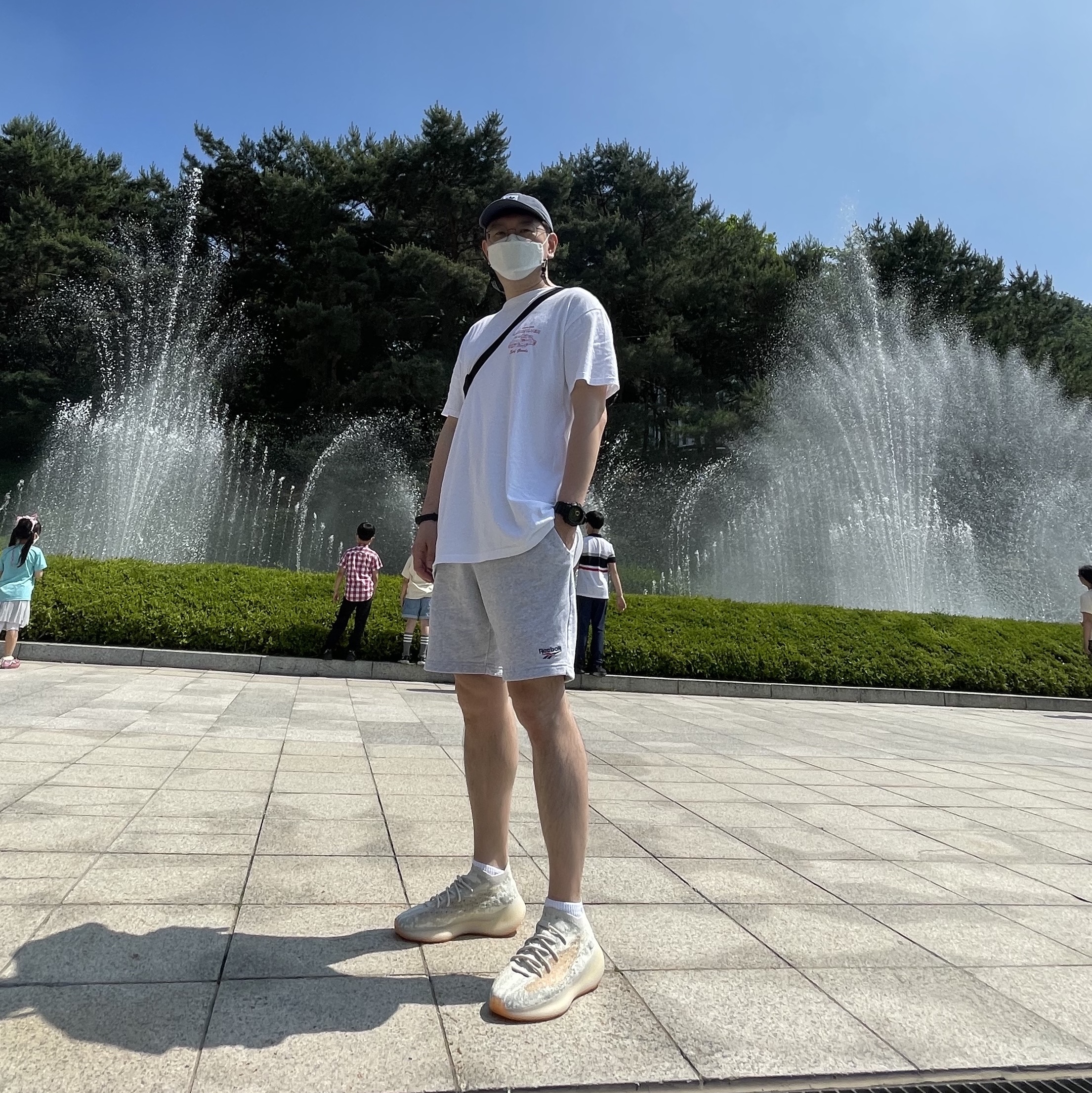 Adidas Yeezy Boost 380 Yecoraite - Reflective 착용 스타일