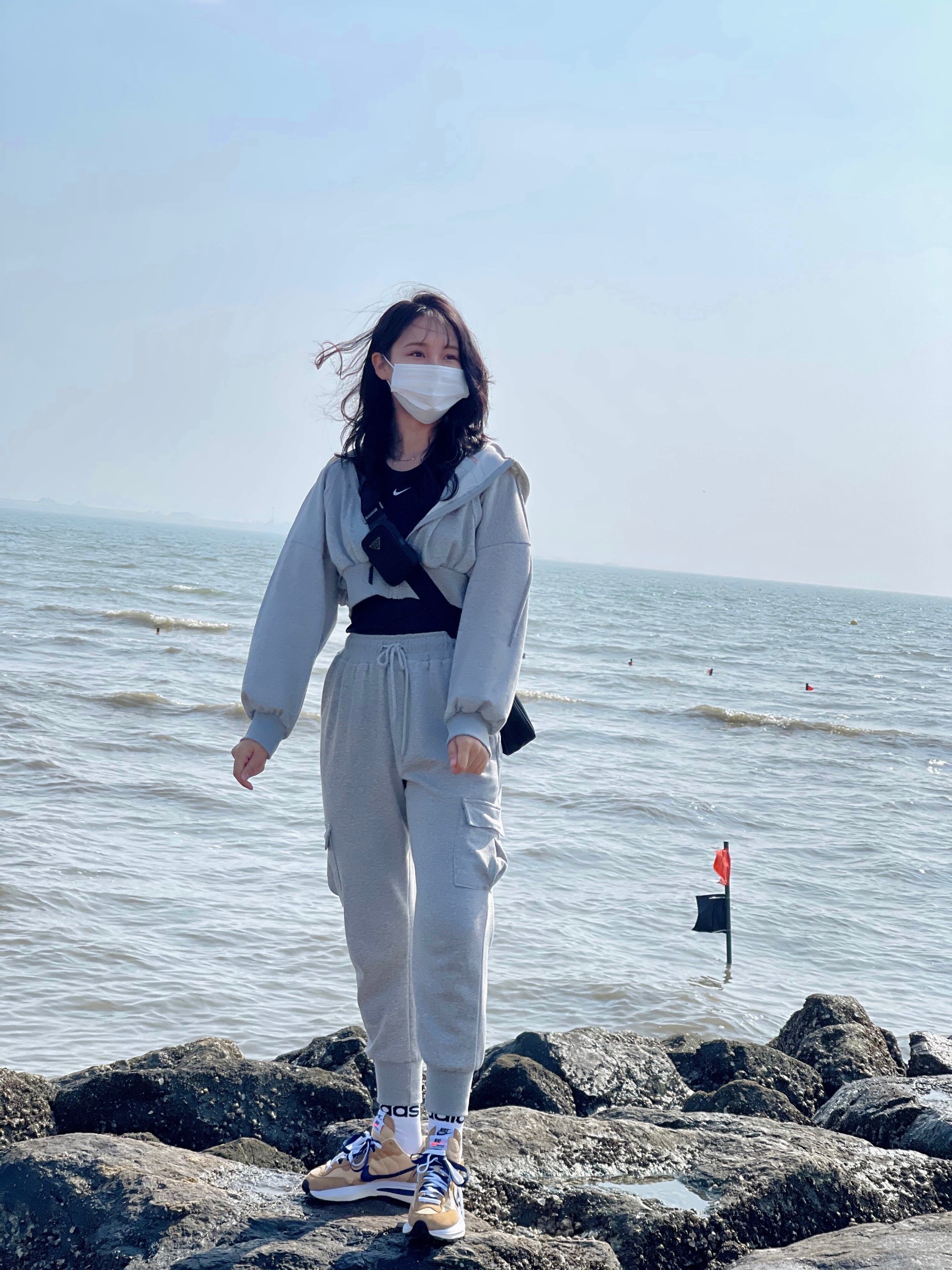 Nike x Sacai VaporWaffle Sesame and Blue Void 착용 스타일