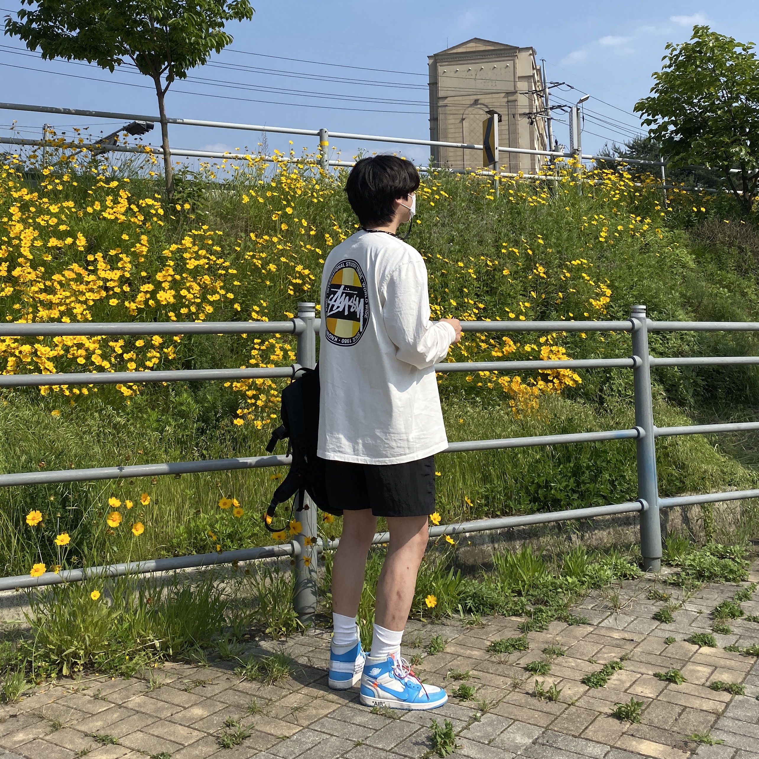 Jordan 1 x Off-White Retro High University Blue, Stussy Classic Dot Dyed LS T-Shirt Natural 착용 스타일