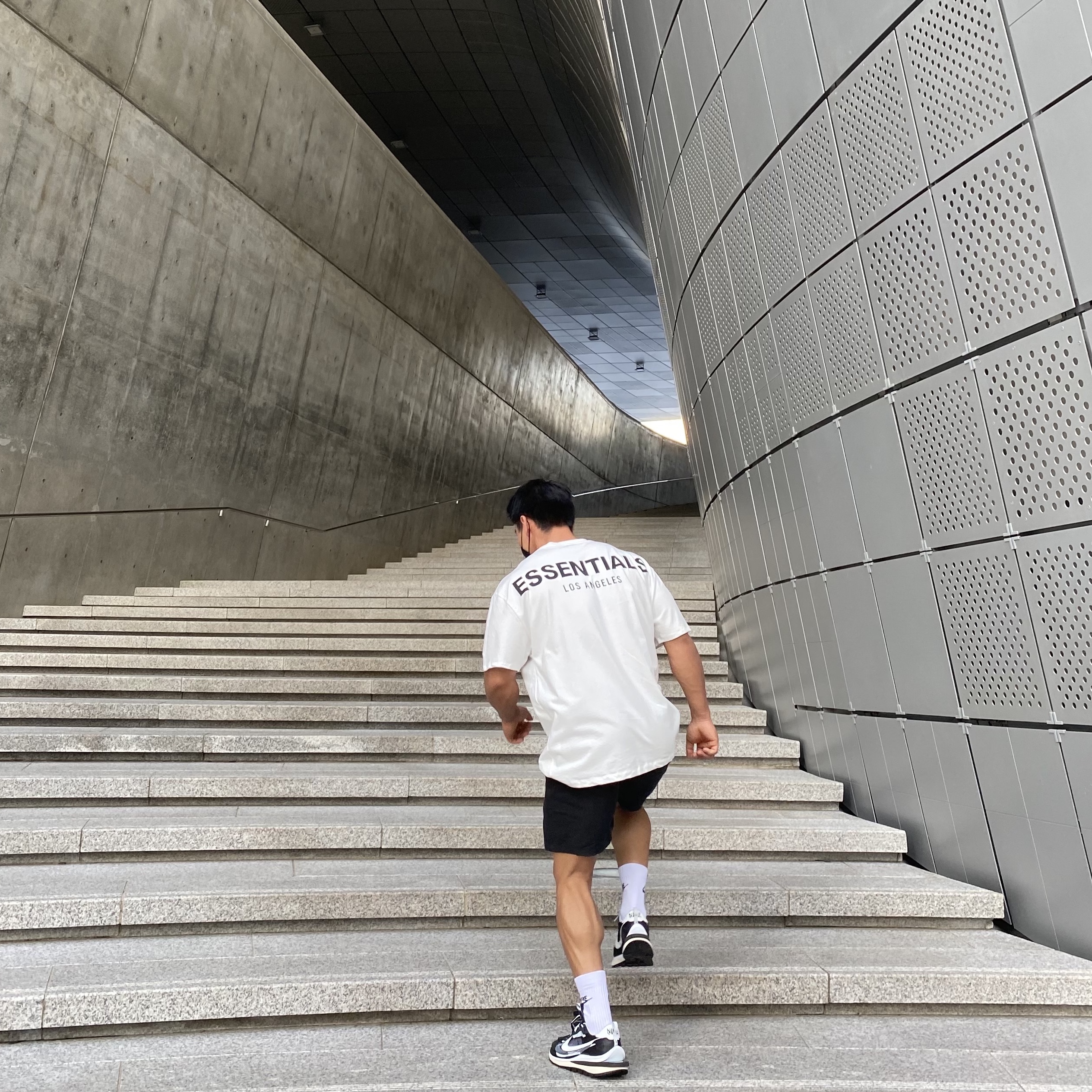 Nike x Sacai VaporWaffle Black White 착용 스타일