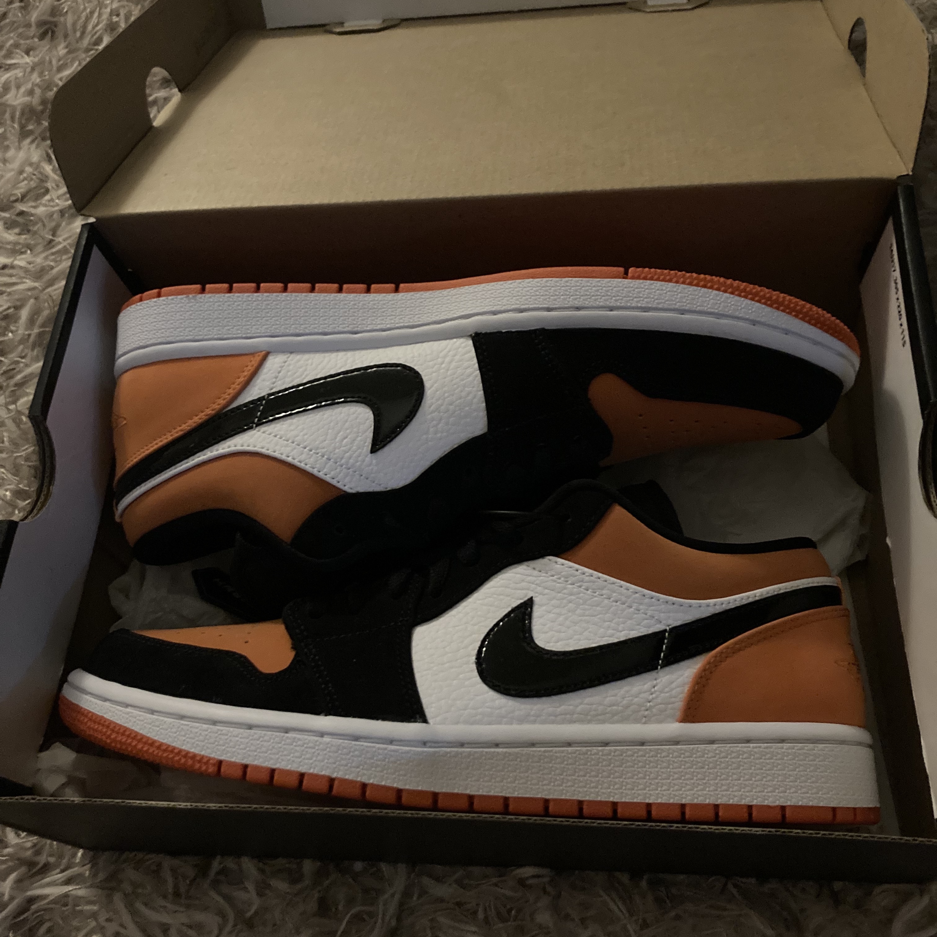 Jordan 1 Low Shattered Backboard 착용 스타일