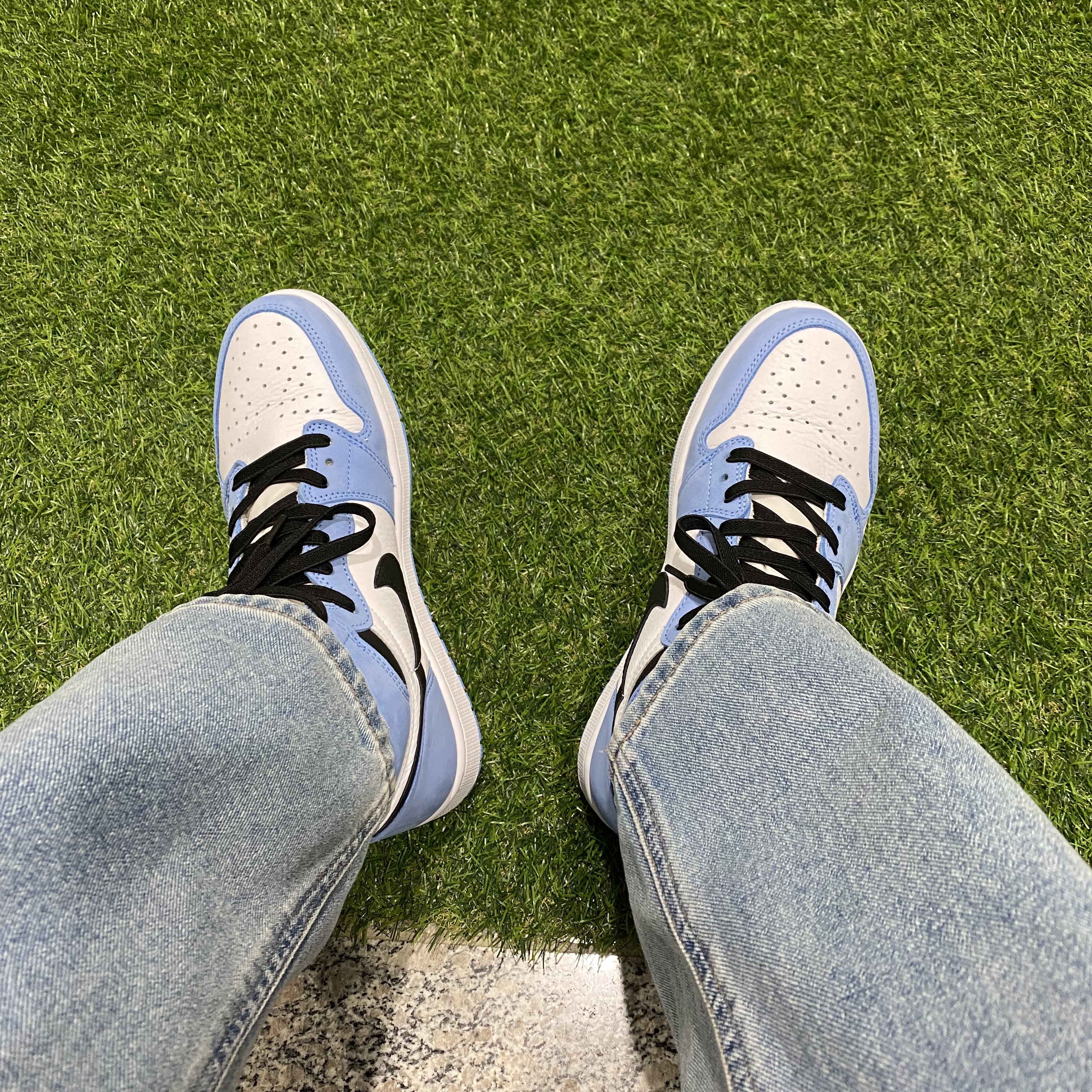 Jordan 1 Retro High OG University Blue 착용 스타일