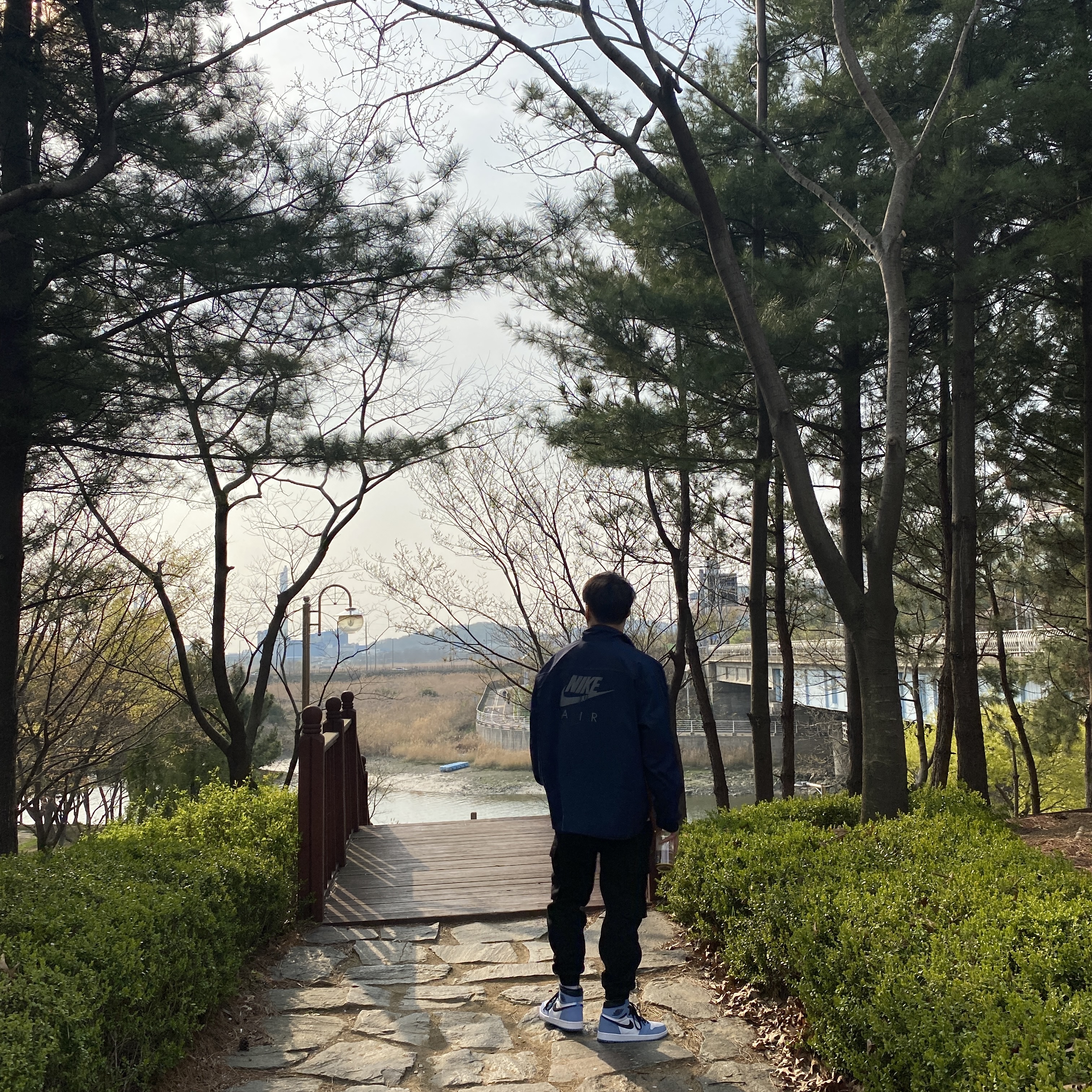Nike x Kim Jones Reversible Wind Breaker Navy - US/EU, Jordan 1 Retro High OG University Blue 착용 스타일