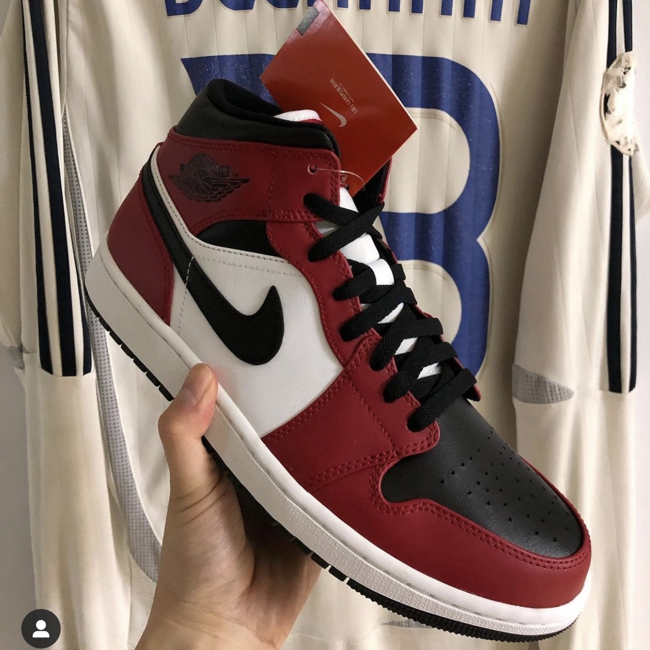 Jordan 1 Mid Chicago Black Toe 착용 스타일