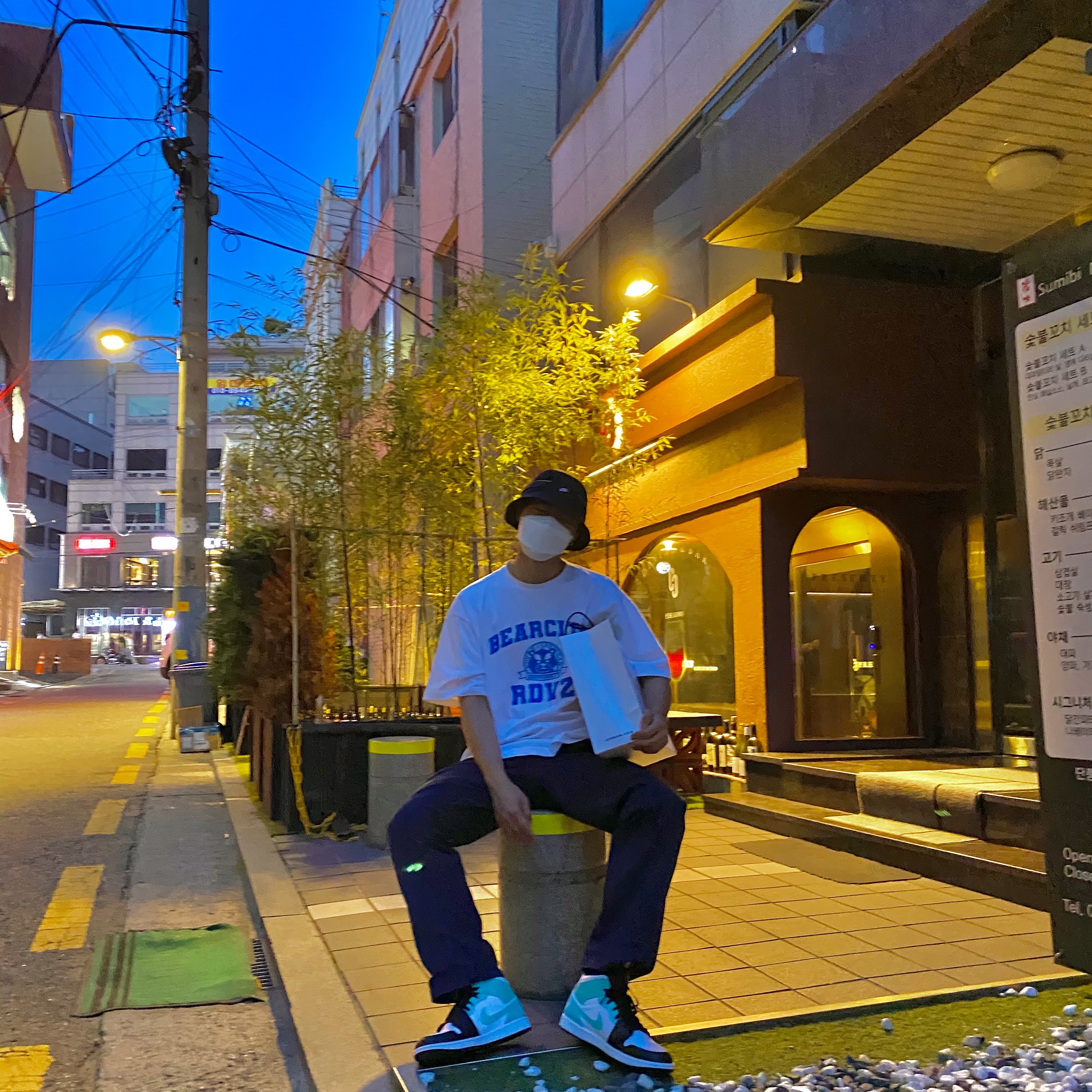 Jordan 1 Mid Tropical Twist 착용 스타일 - 2