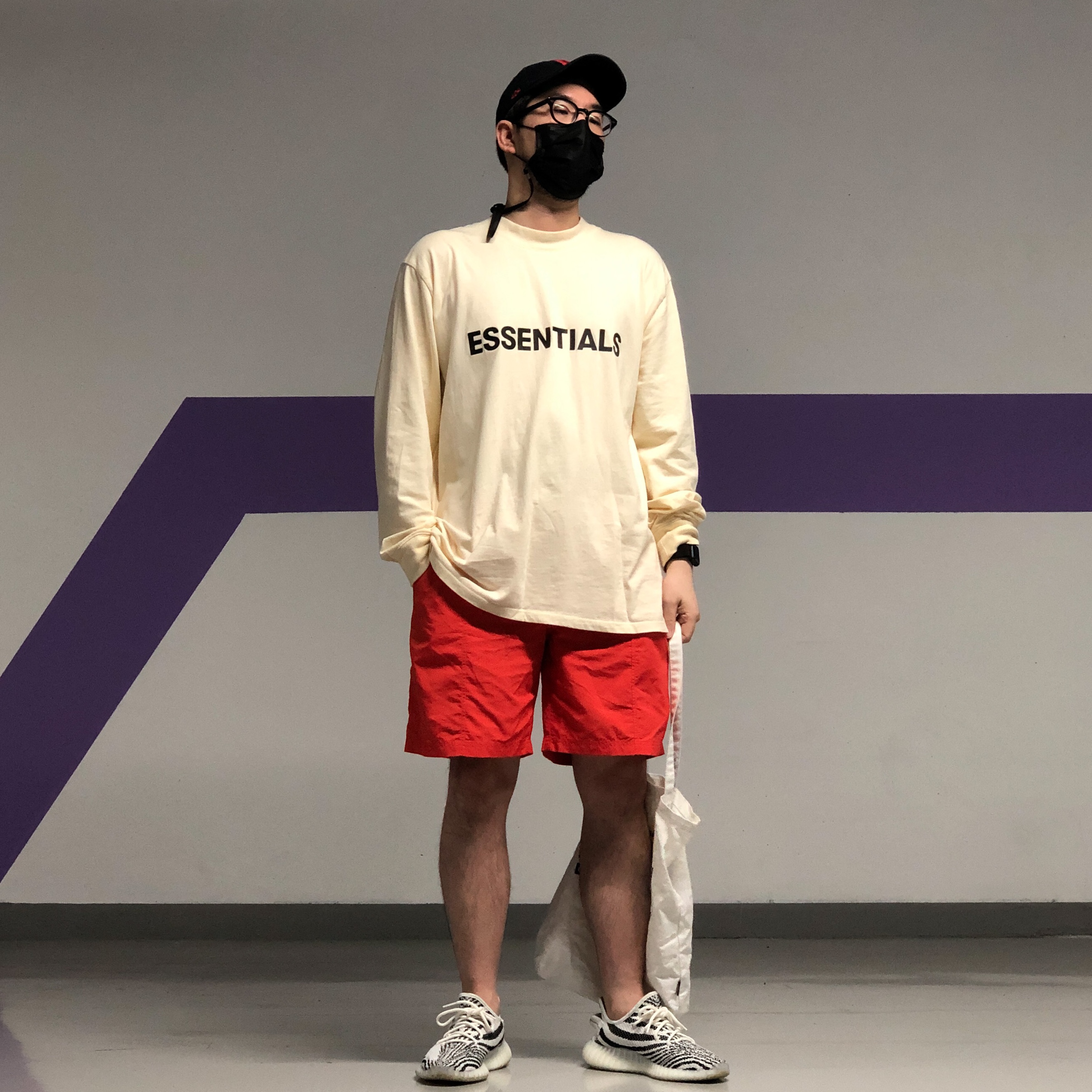 Essentials 3D Silicon Applique Boxy Long Sleeve T-Shirt Buttercream 2020, Adidas Yeezy Boost 350 V2 Zebra 2017/2019/2020 착용 스타일
