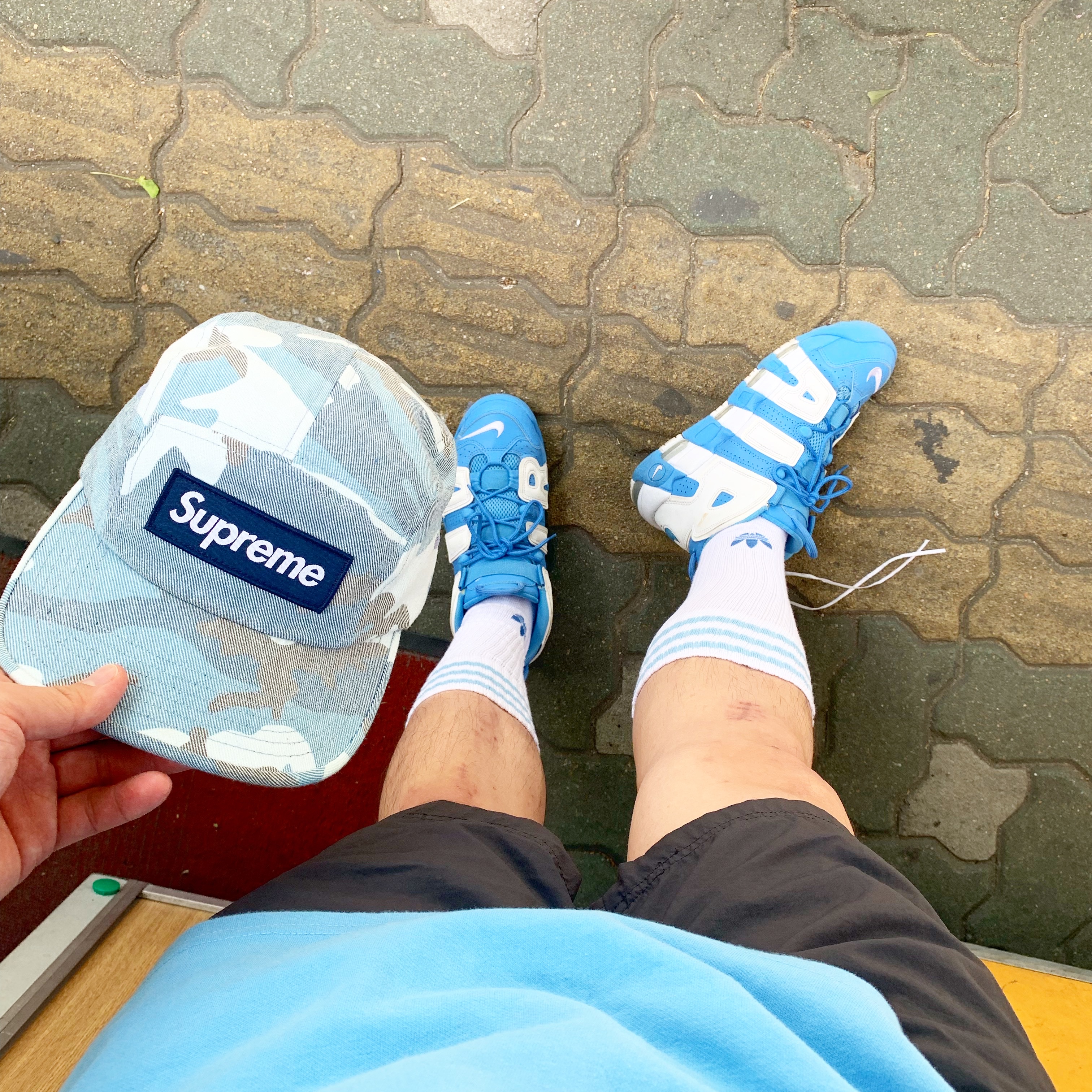 IAB Studio T-Shirt Sky Blue, Nike Air More Uptempo University Blue 착용 스타일