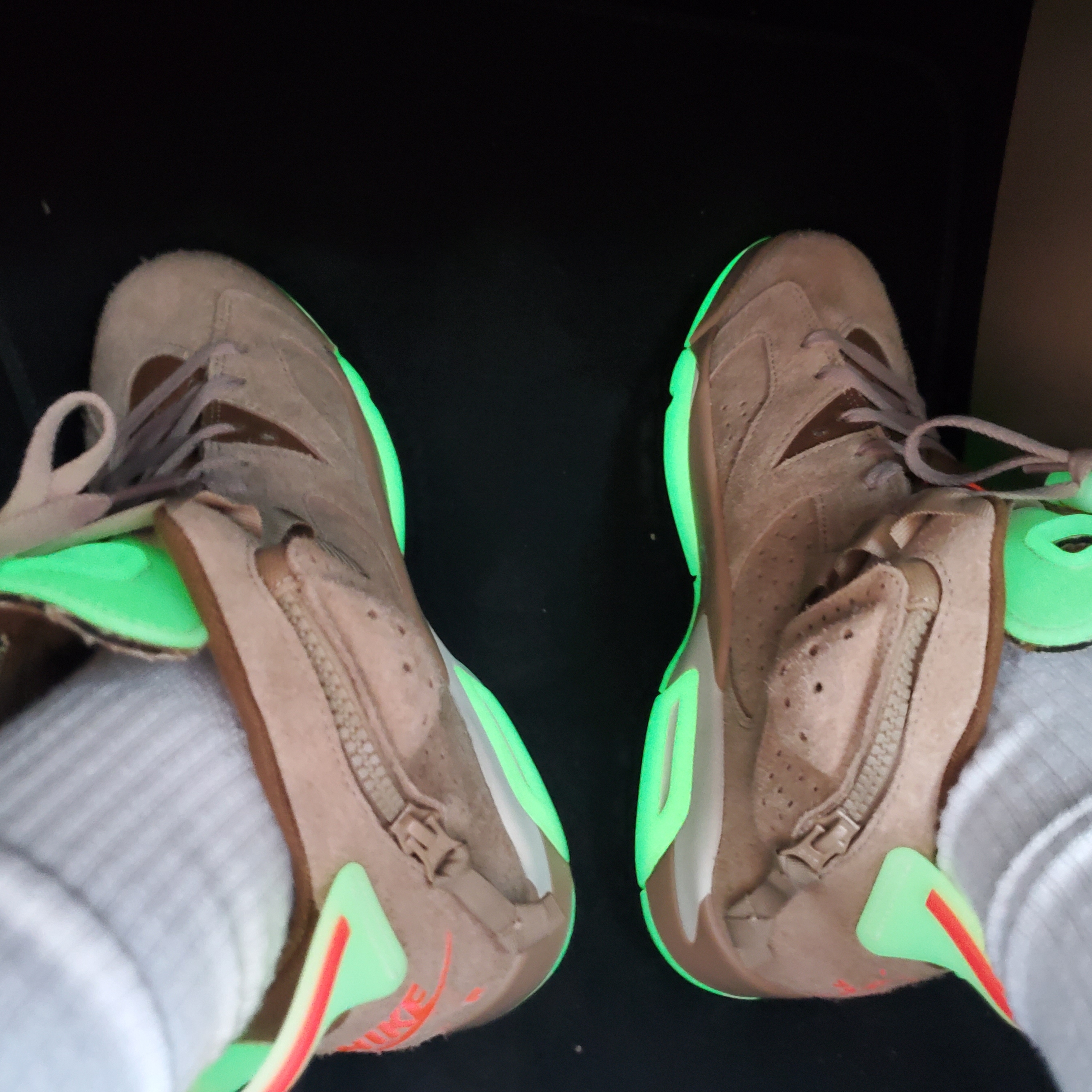 Jordan 6 x Travis Scott Retro SP British Khaki, Jordan x Travis Scott S/S Top - Asia 착용 스타일 - 2