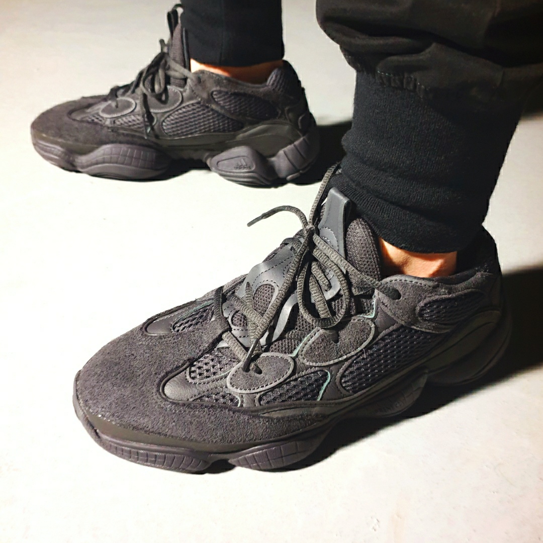 Adidas Yeezy 500 Utility Black 2018/2020 착용 스타일 - 5