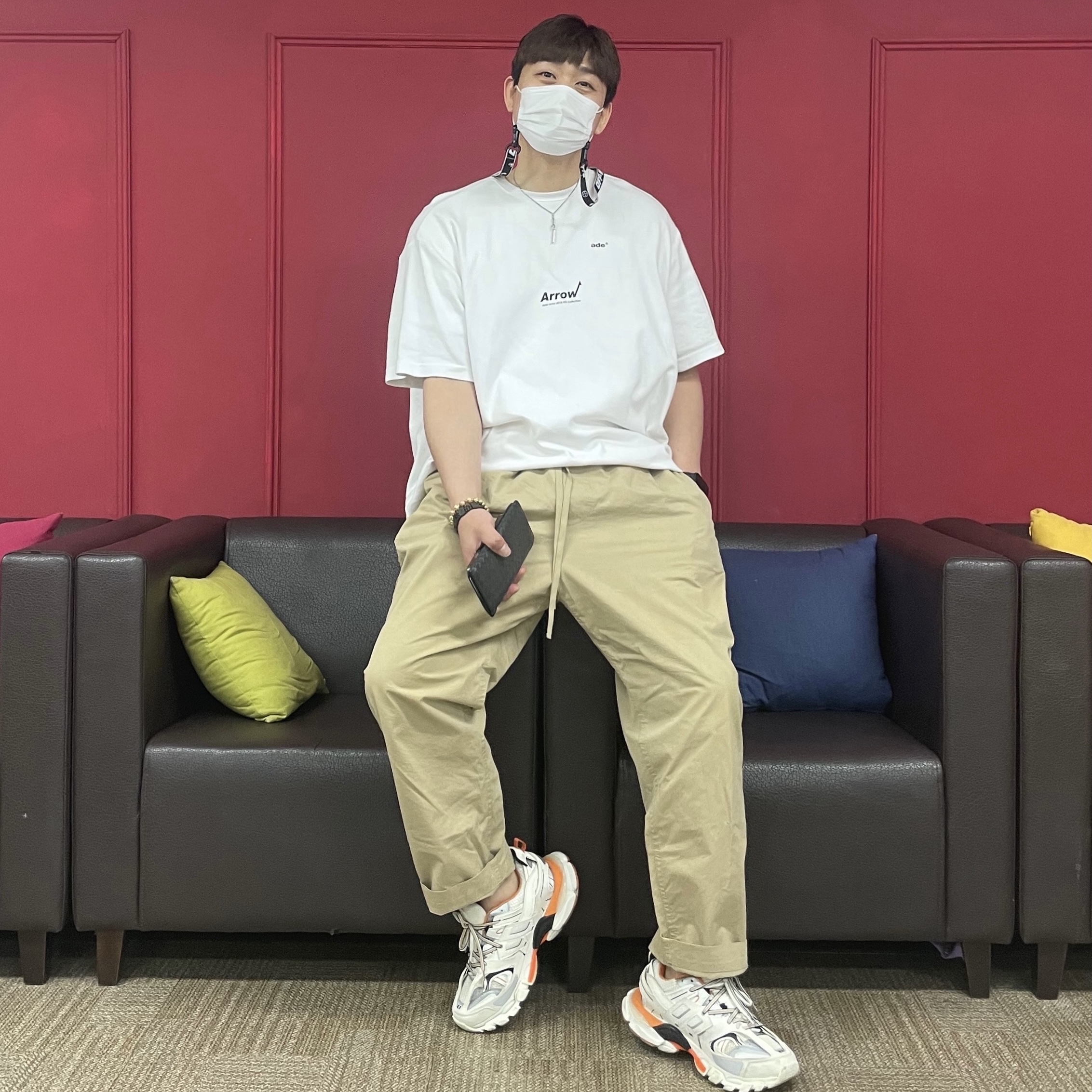 (W) Balenciaga Track Sneakers White Orange 착용 스타일
