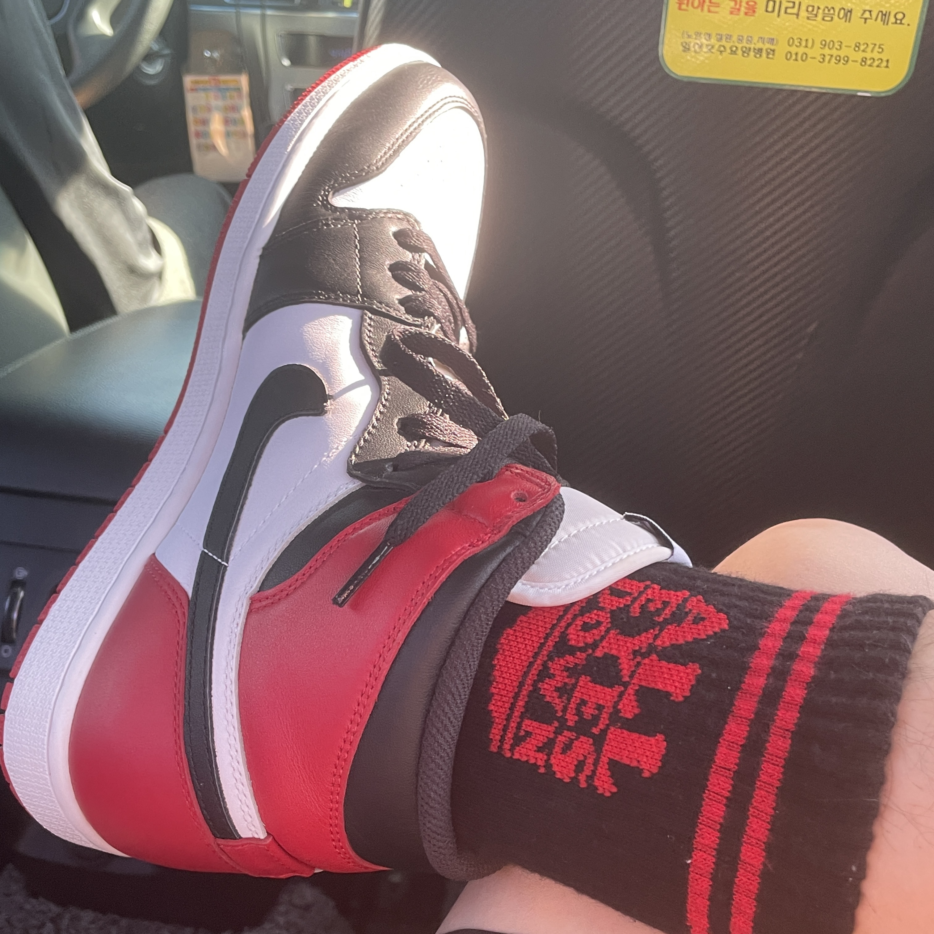 Jordan 1 Retro Black Toe 2013, Nike x Matthew M Williams Zoom 004 Triple Black 착용 스타일 - 1