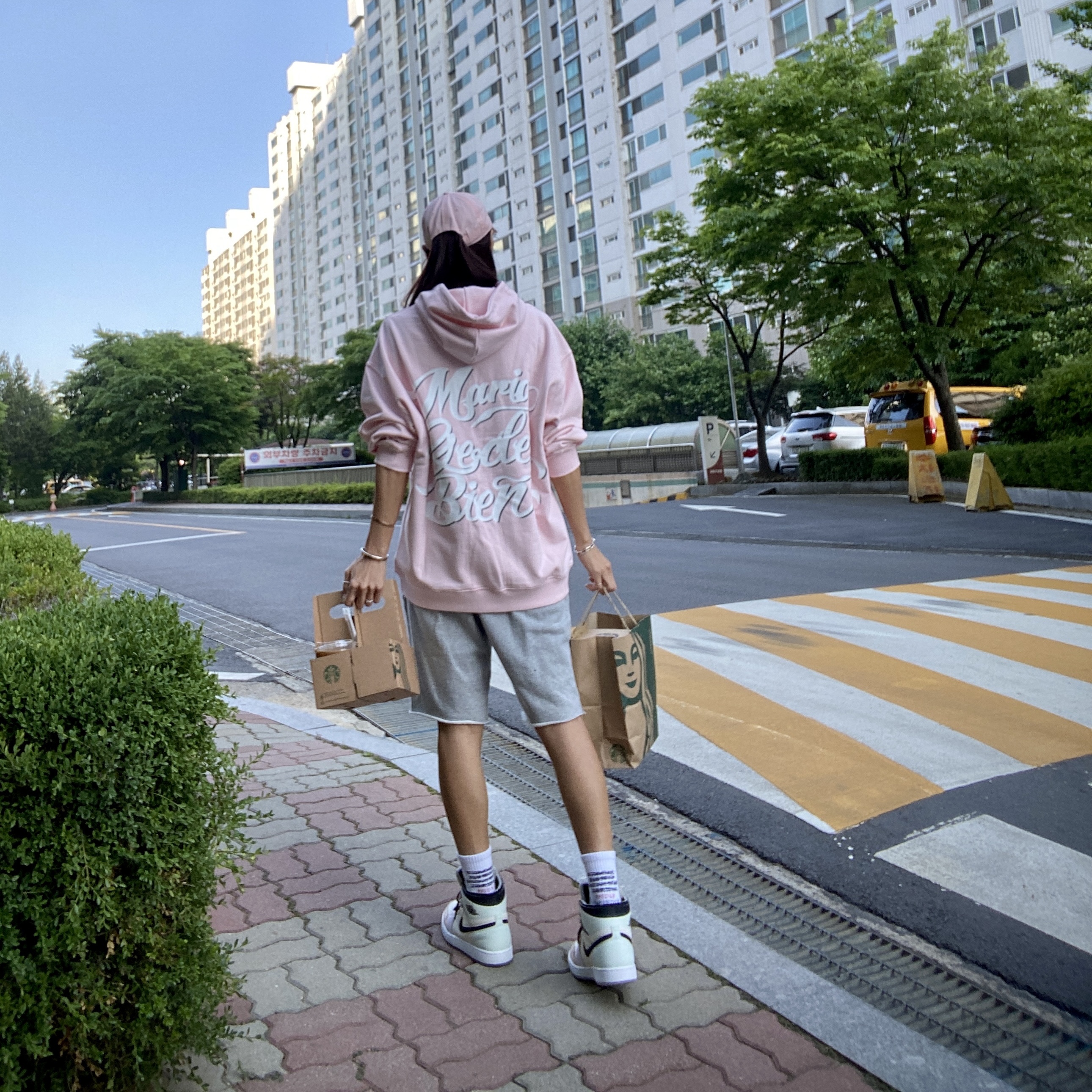 (W) Jordan 1 Zoom Air CMFT Pale Ivory 착용 스타일 - 3