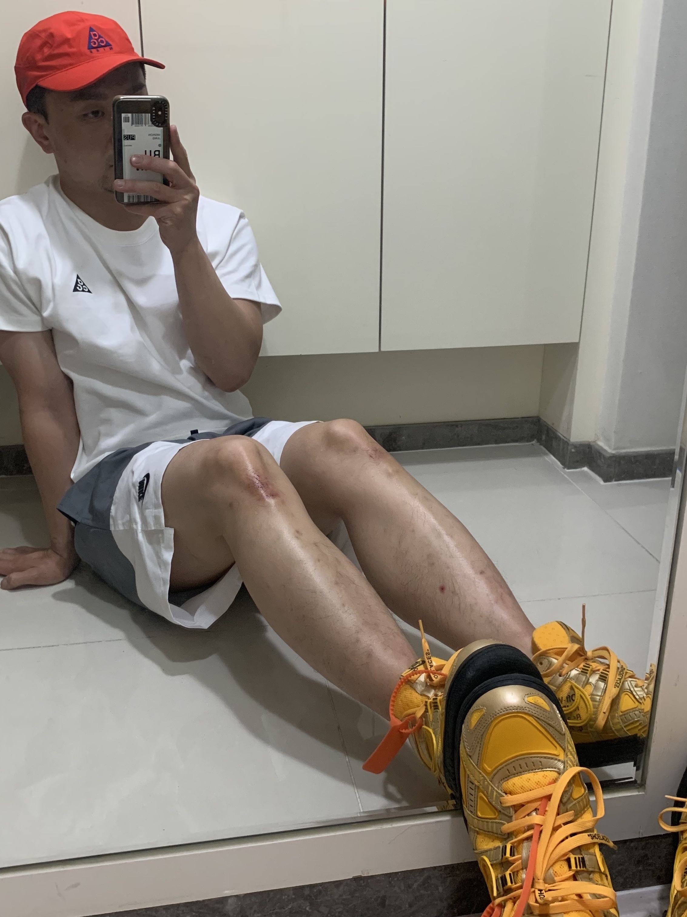 Nike x Off-White Air Rubber Dunk University Gold, Nike ACG H86 Cap Habanero Red 착용 스타일