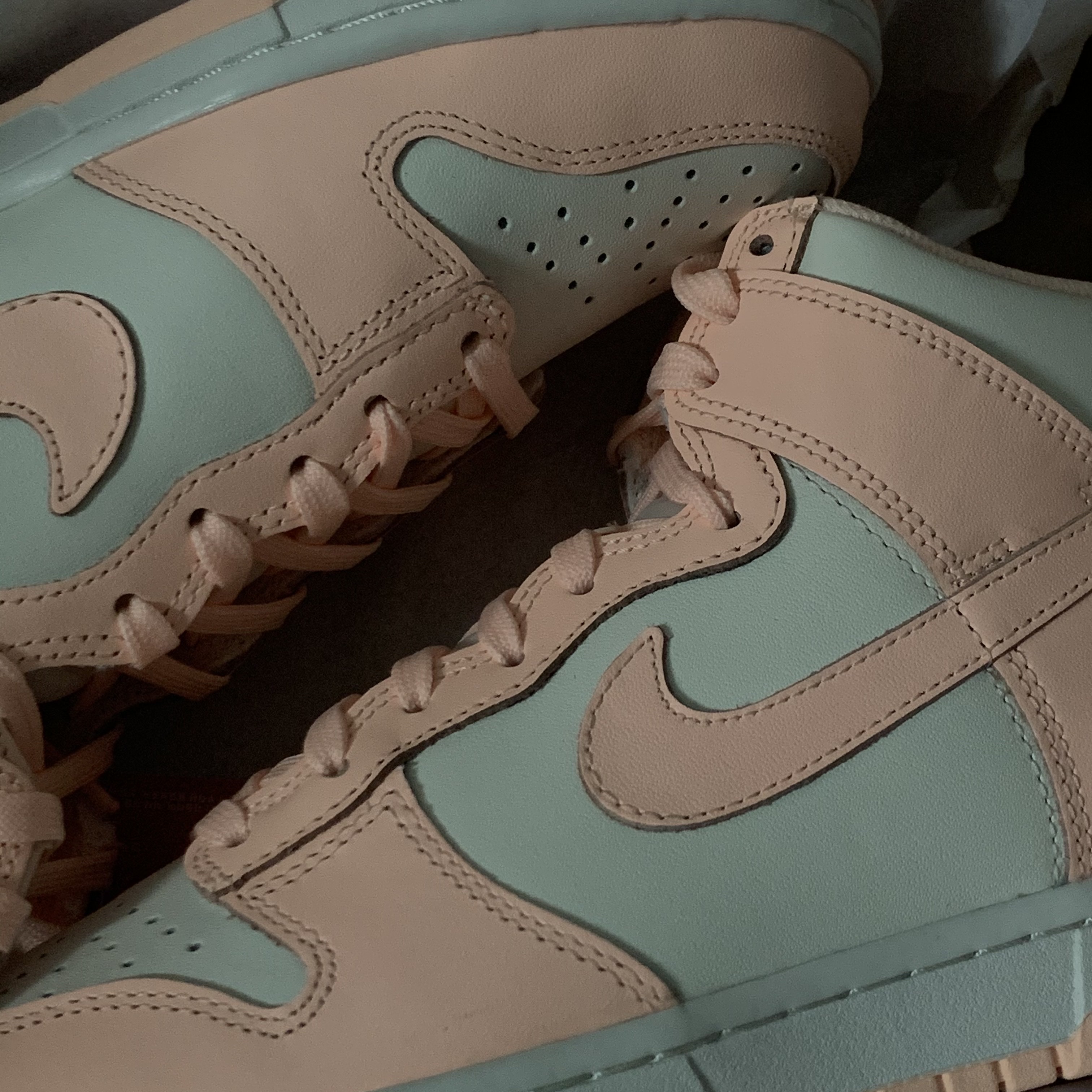 (W) Nike Dunk High Crimson Tint 착용 스타일