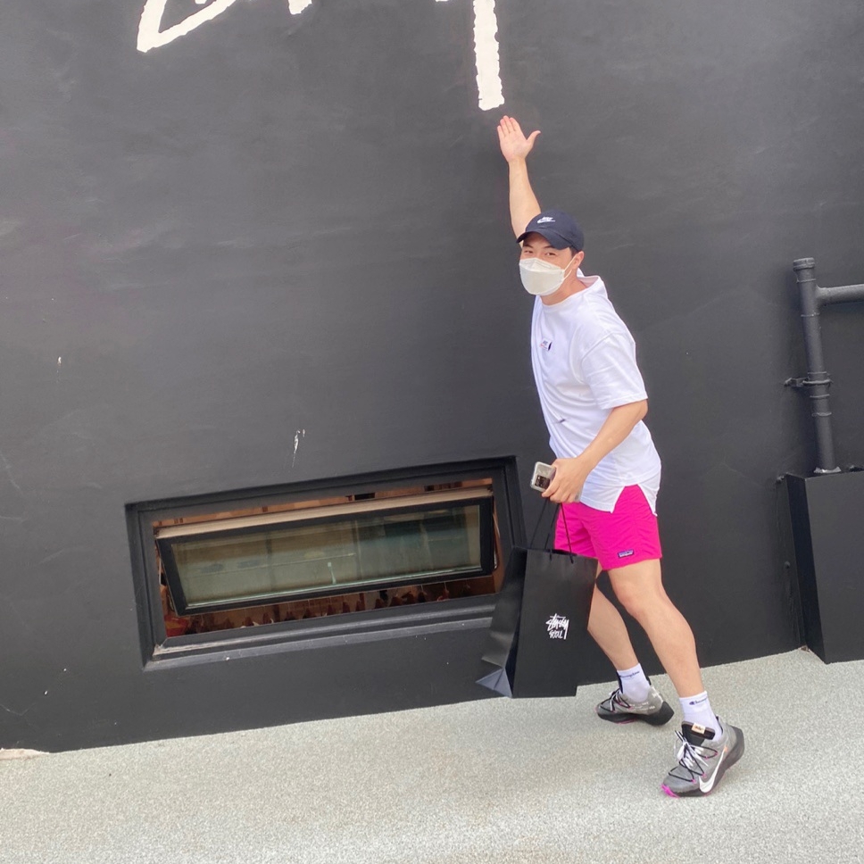 (W) Nike x Off-White Vapor Street Black Laser Fuchsia, Nike x Stussy Benassi Slide Off Noir 착용 스타일 - 2