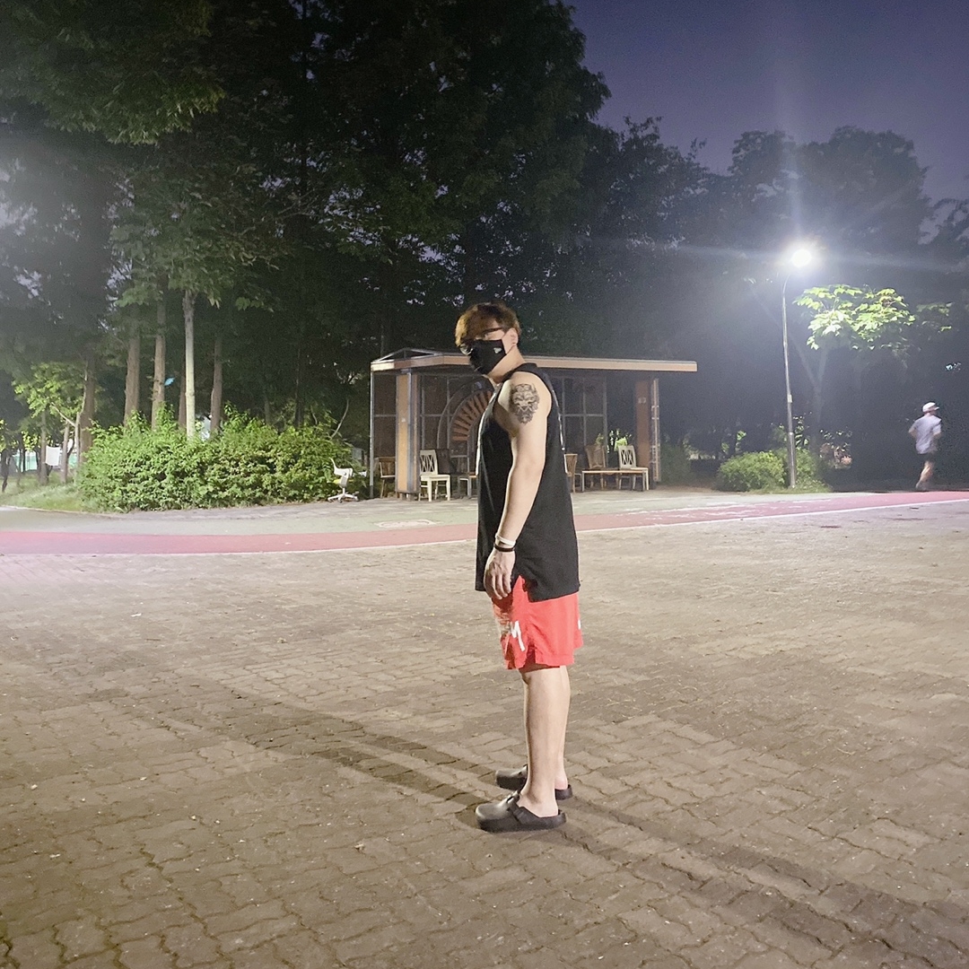 Nike x Stussy Water Shorts Habanero Red 착용 스타일