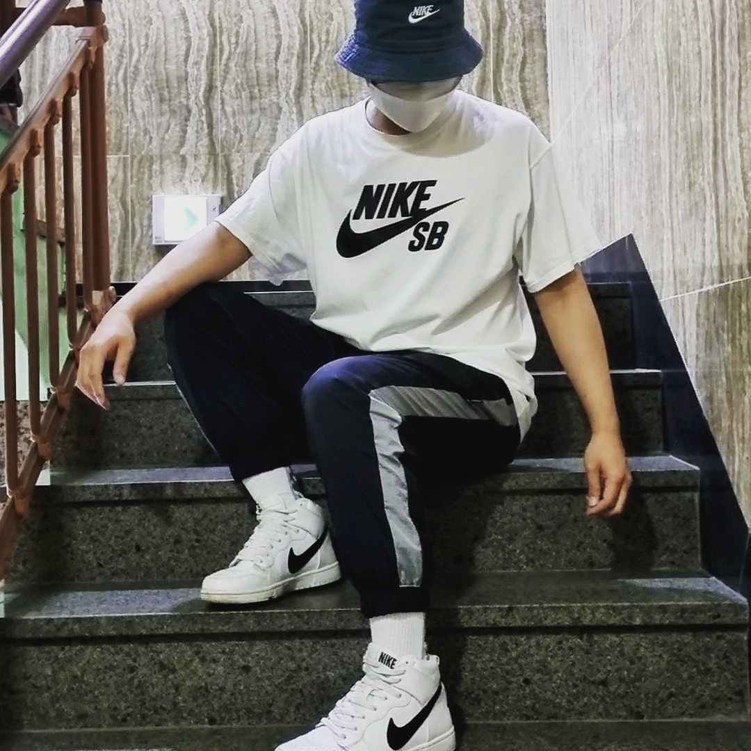 Nike Futura Washed Bucket Hat Light Bone 착용 스타일