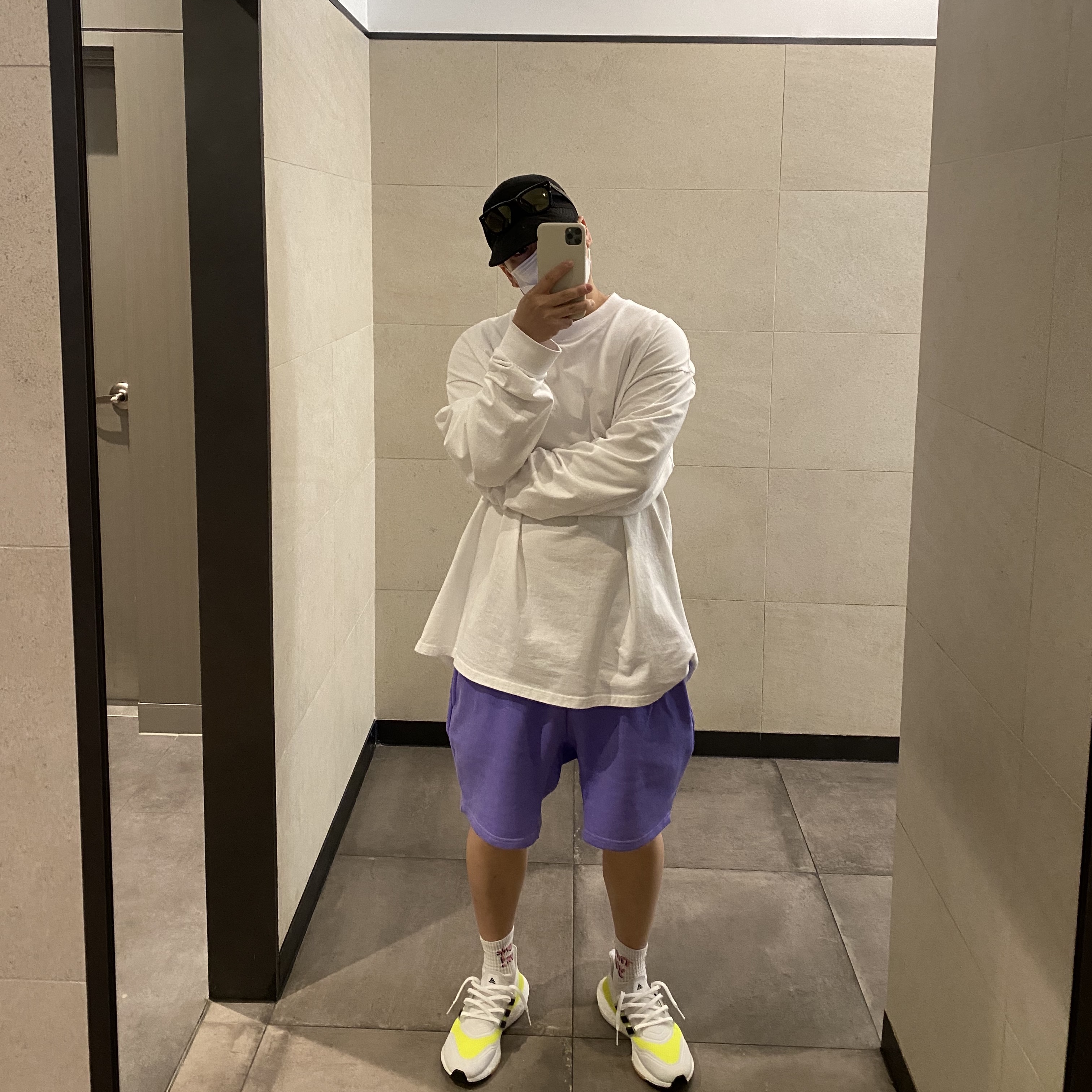Adidas Ultraboost 21 Solar Yellow 착용 스타일