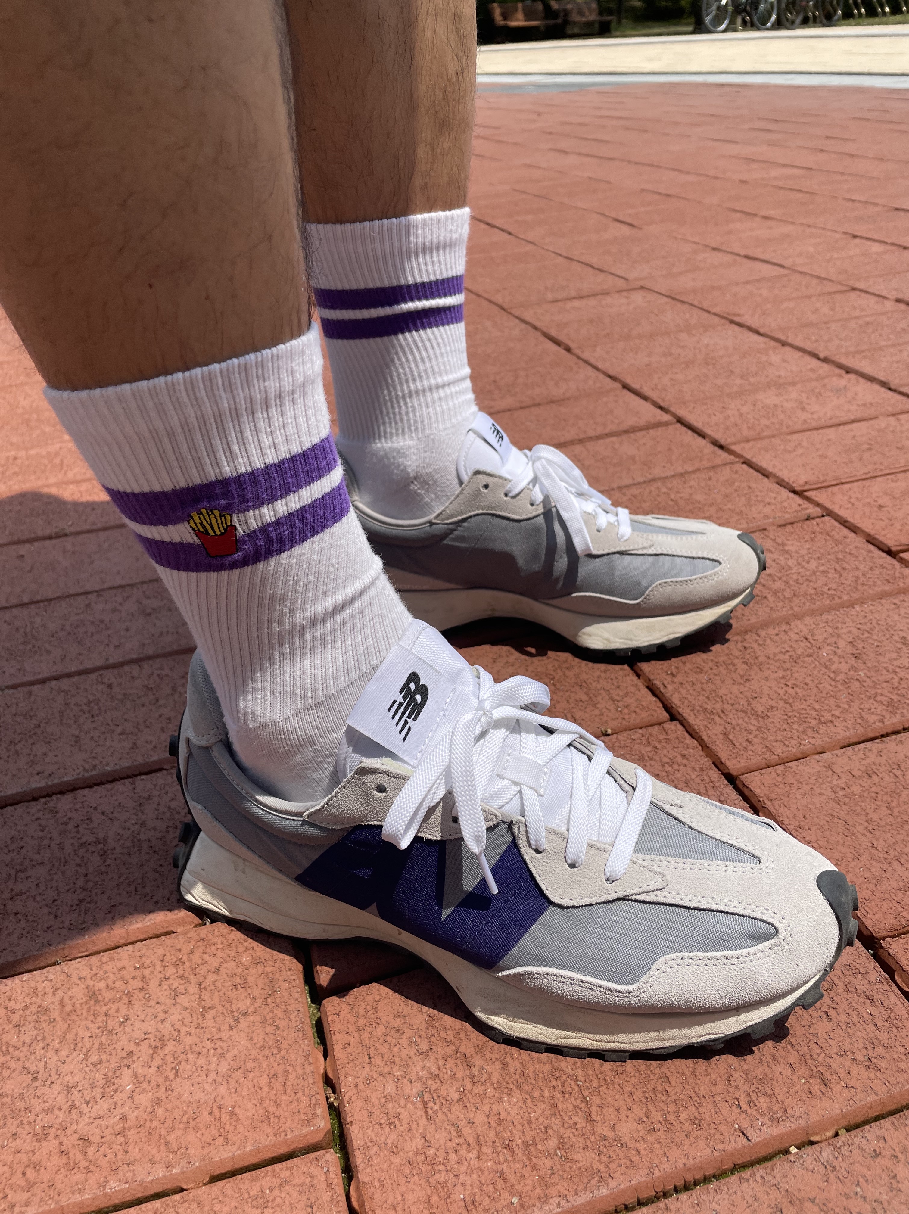 New Balance 327 Grey Purple 착용 스타일 - 4