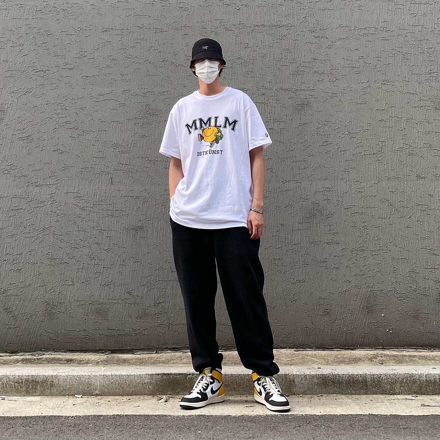 Jordan 1 Retro High OG Volt Gold, Palace x Arc'teryx Sinsolo Hat Black - 20FW 착용 스타일