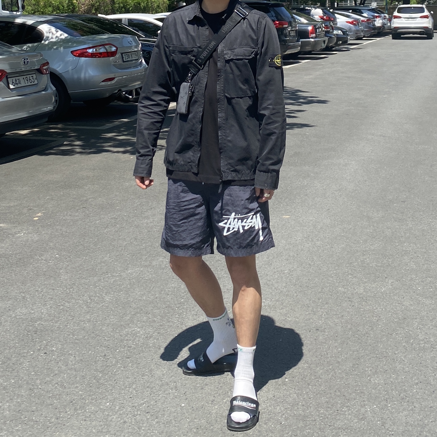 Balenciaga Piscine Slide Sandals Black White, Nike x Stussy Water Shorts Off Noir 착용 스타일