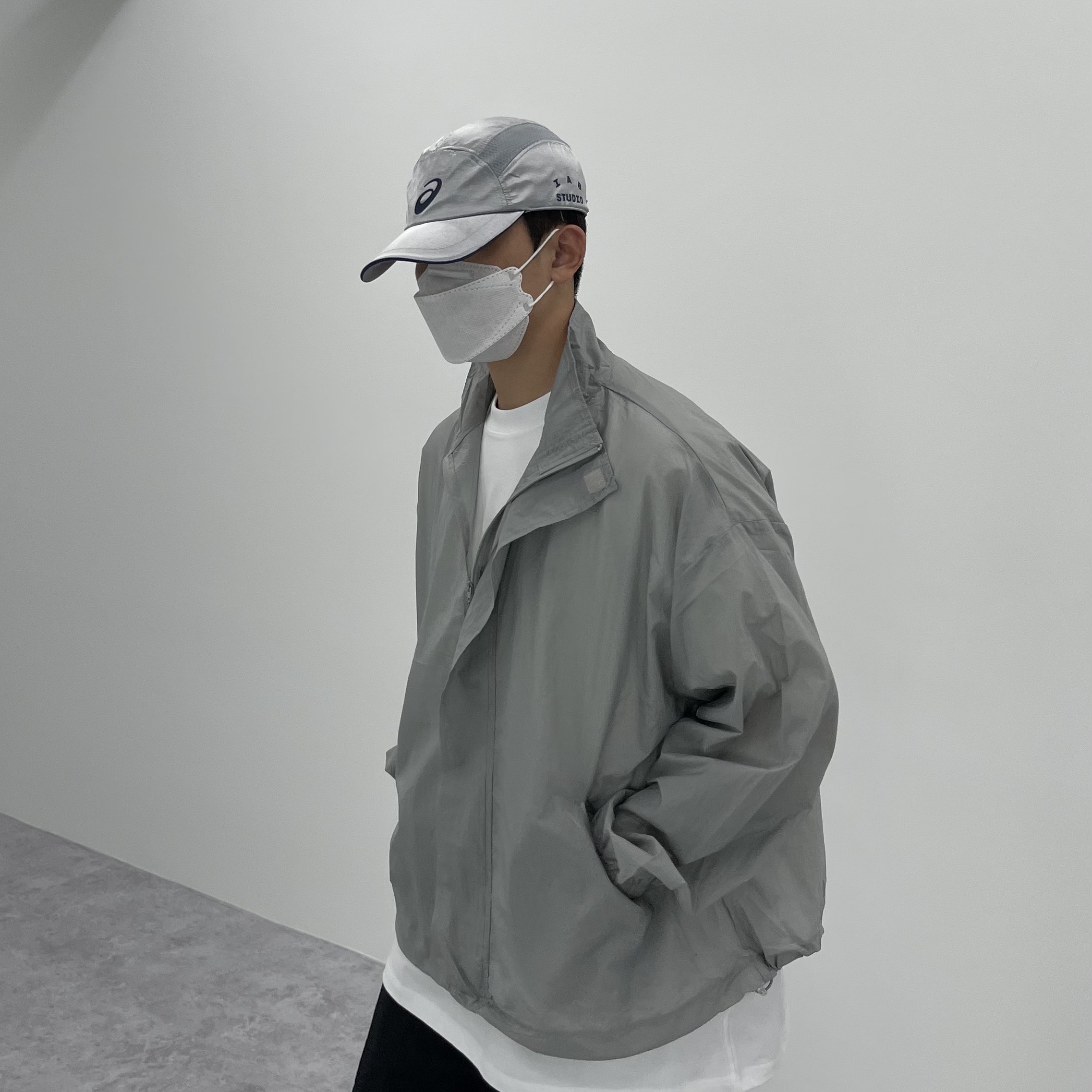 IAB Studio x Asics Silver Woven Cap 착용 스타일