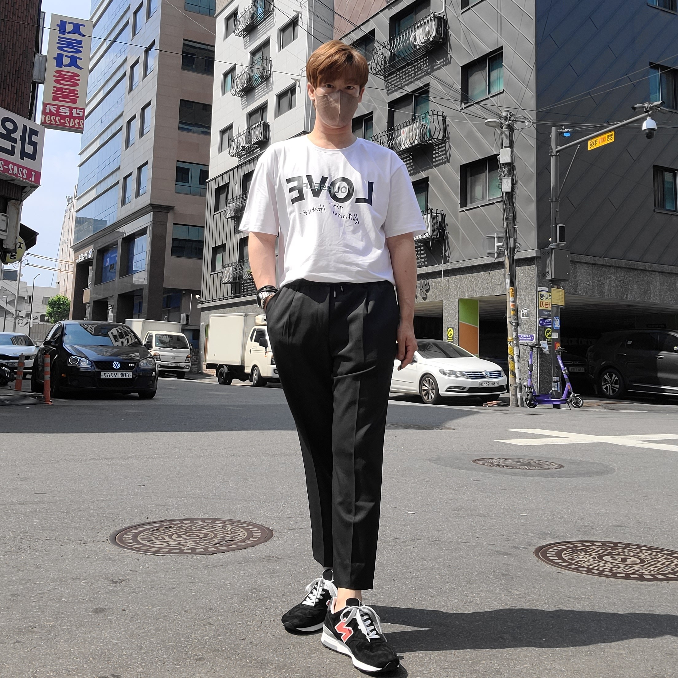 New Balance x J.Crew 1400 Made in USA Black Orange 착용 스타일