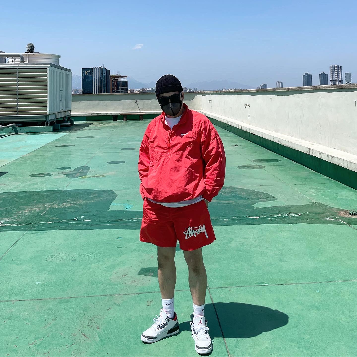 Nike x Stussy Windrunner Jacket Habanero Red, Nike x Stussy Water Shorts Habanero Red 착용 스타일 - 1