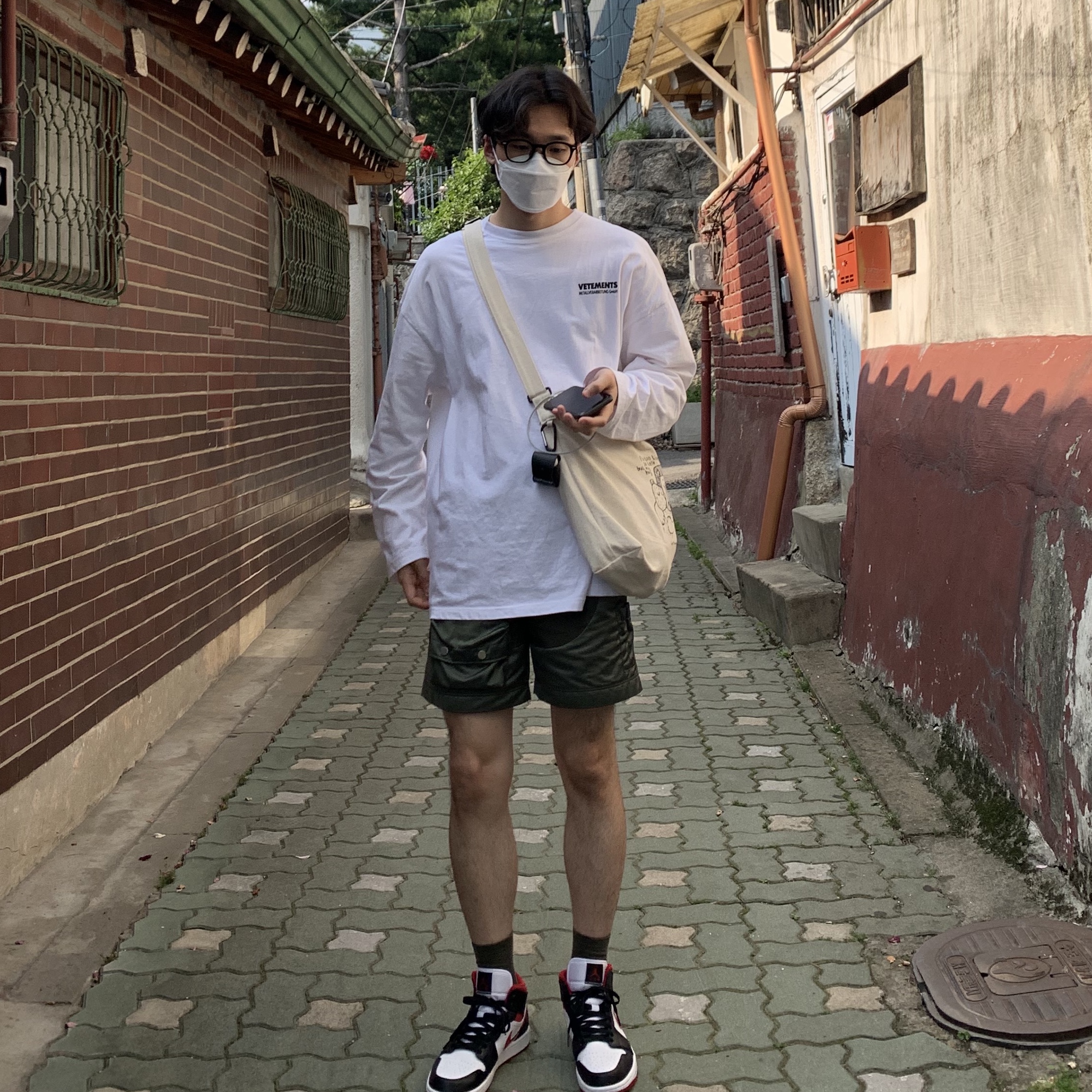 Jordan 1 Mid Gym Red Black White 착용 스타일