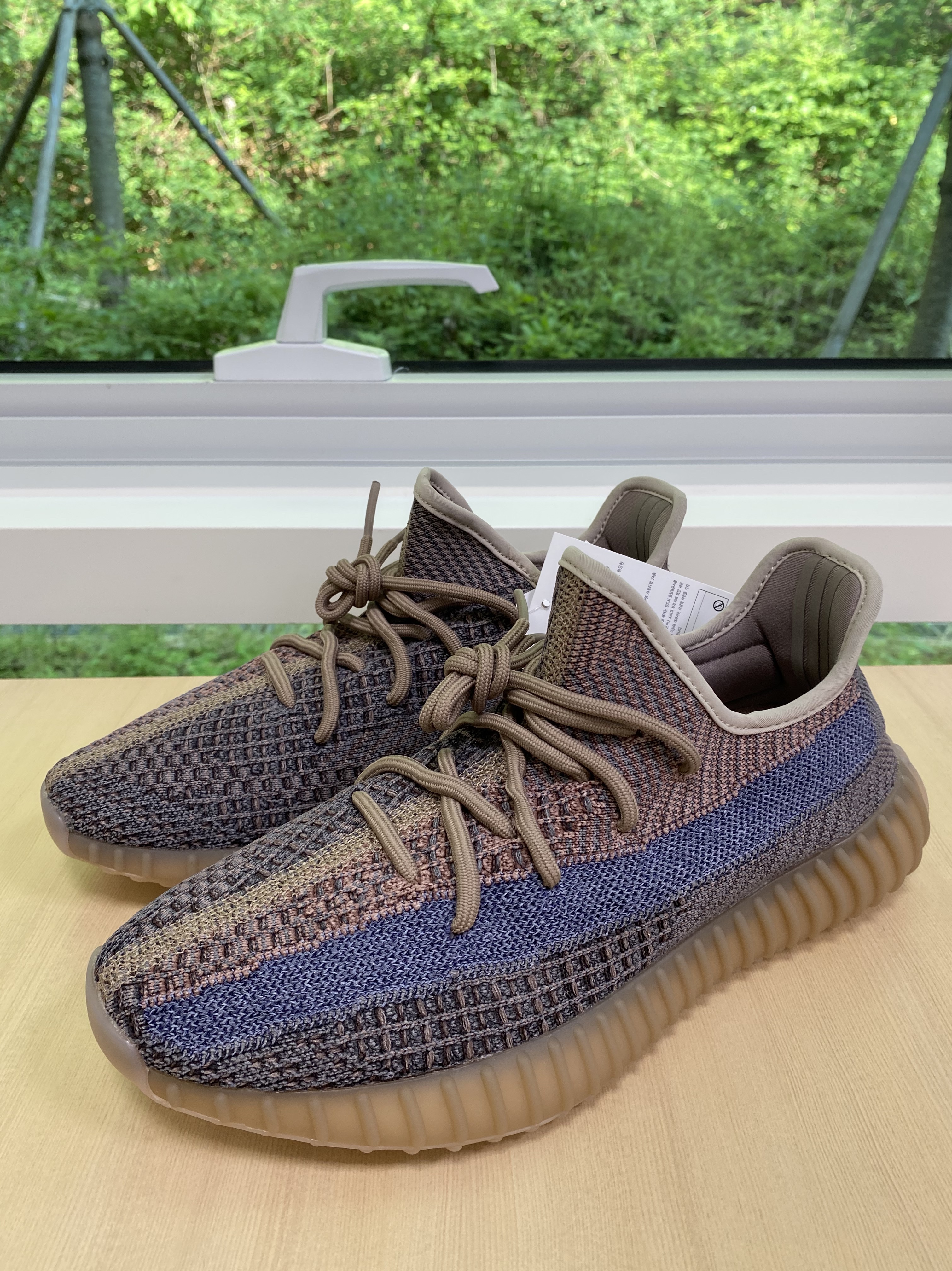 Adidas Yeezy Boost 350 V2 Fade 착용 스타일 - 1