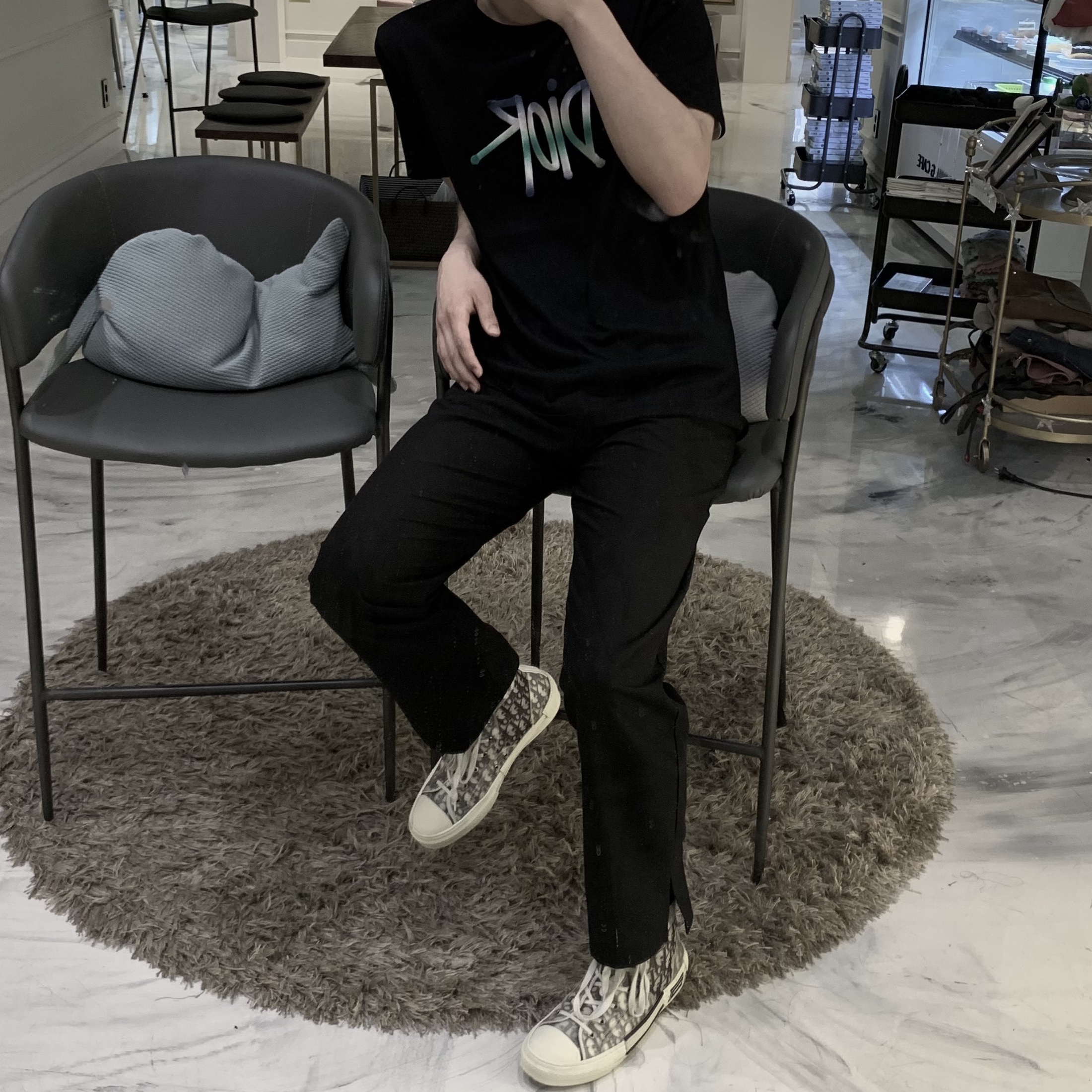 Dior B23 High Dior Oblique White & Black 착용 스타일