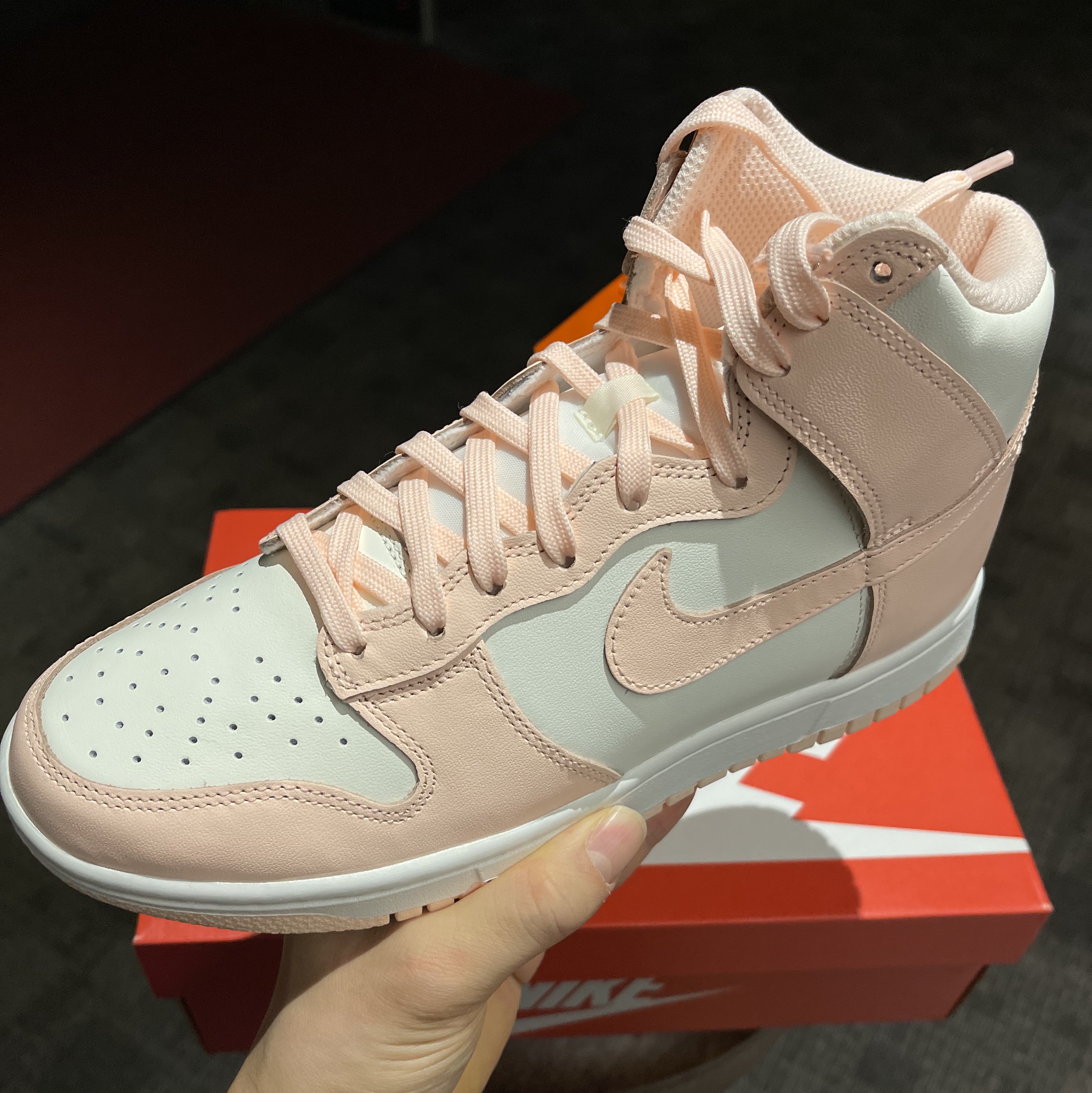 (W) Nike Dunk High Crimson Tint 착용 스타일 - 2