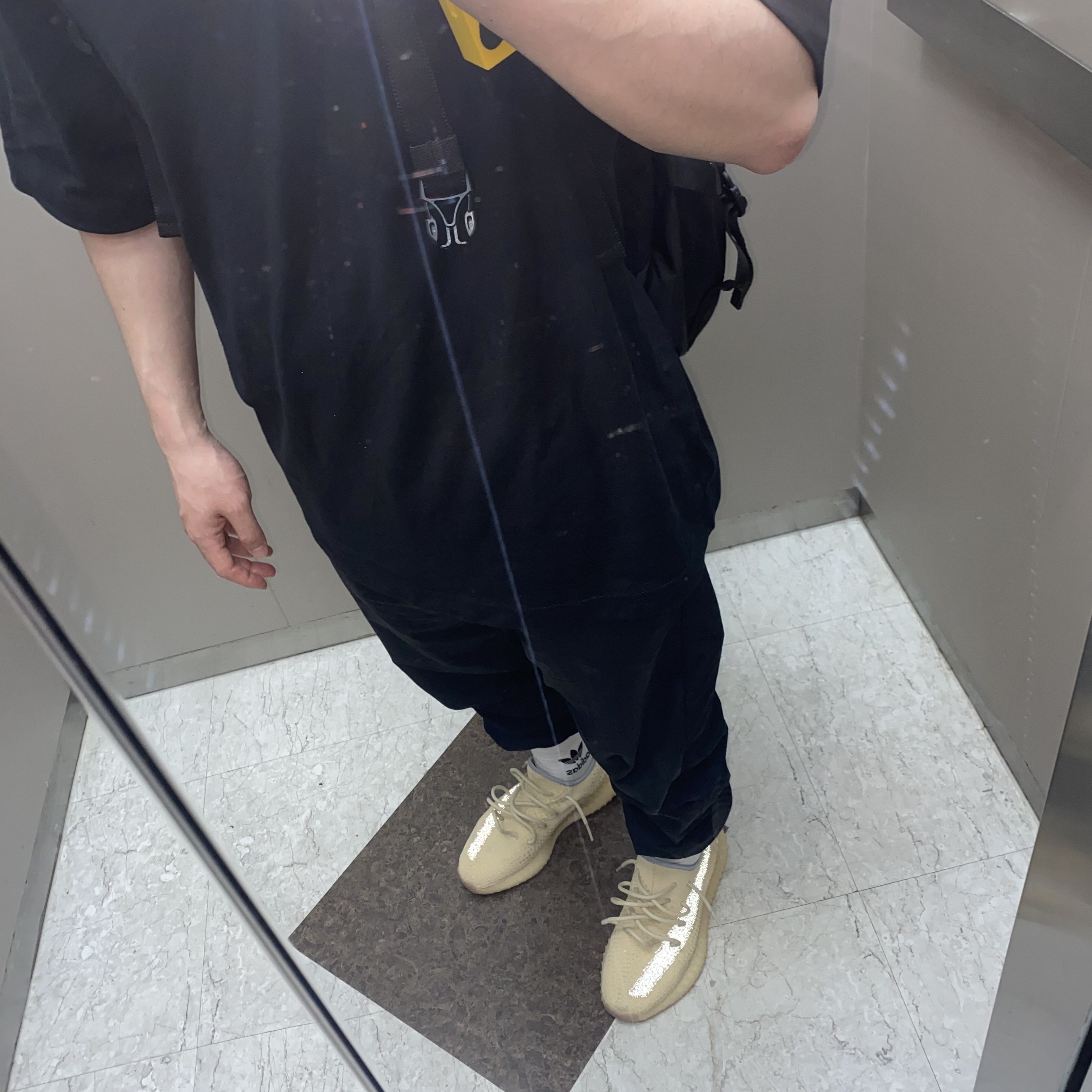 Adidas Yeezy Boost 350 V2 Linen 착용 스타일