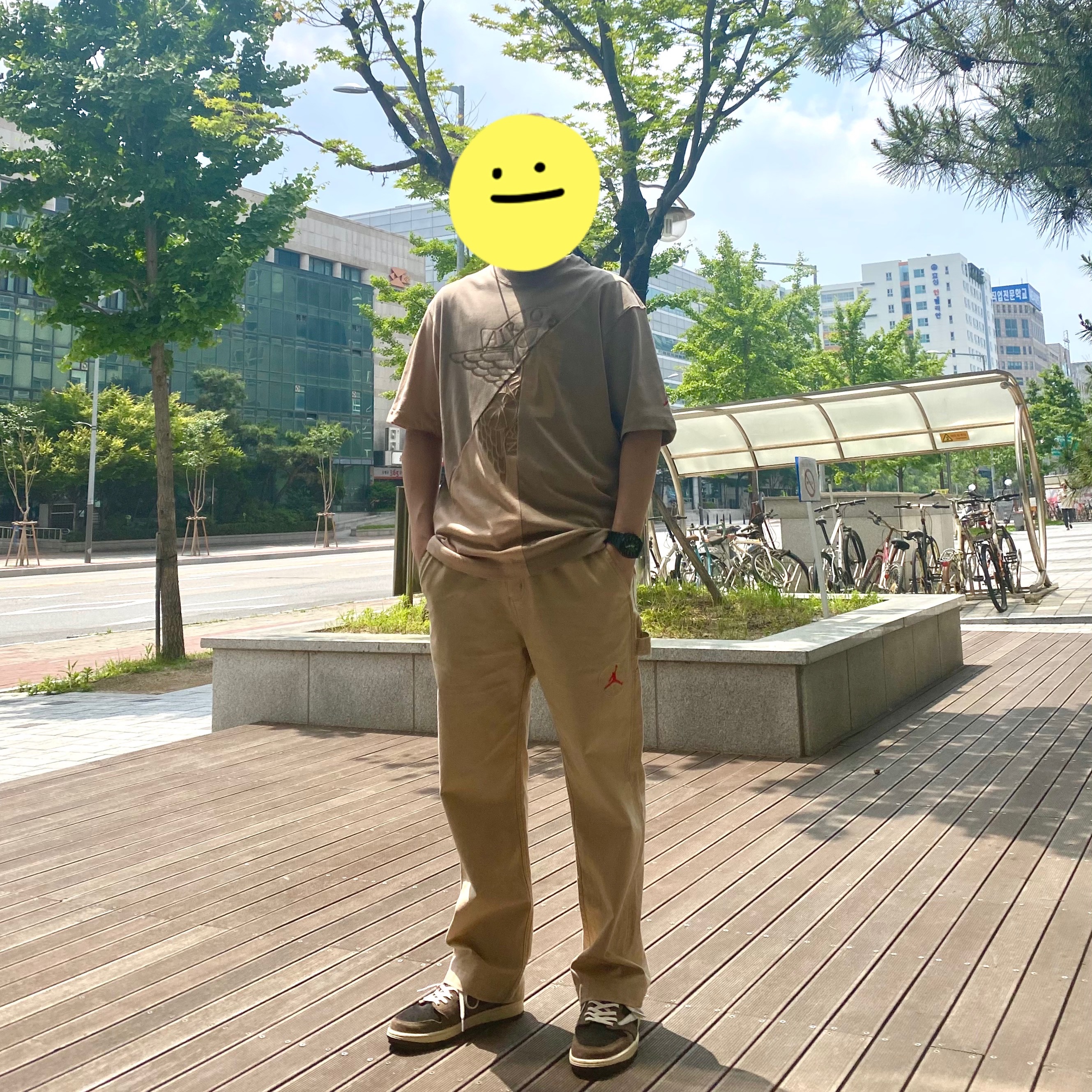 Jordan 1 x Travis Scott Retro Low OG SP Mocha, Jordan x Travis Scott S/S Top - Asia 착용 스타일 - 1