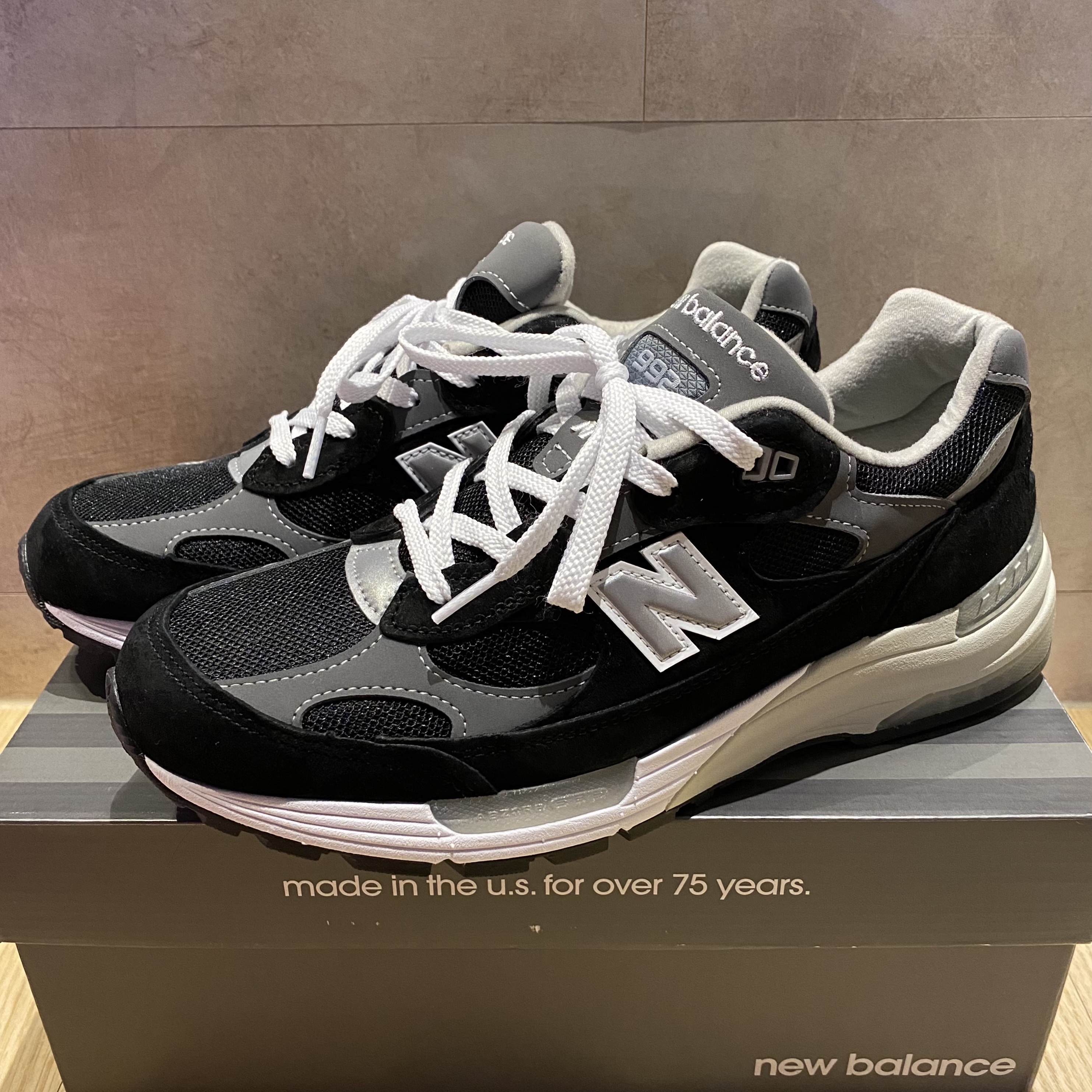 New Balance 992 Made in USA Black Grey 착용 스타일