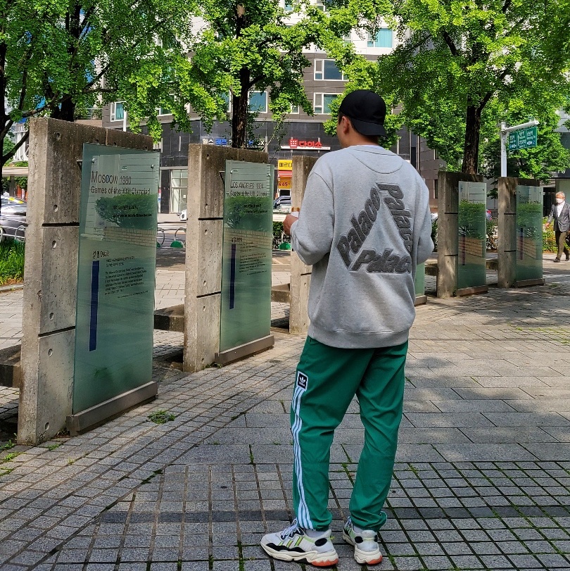 Adidas Ozweego X-Model Pack, Palace P-3 Chenille Crew Grey Marl - 21SS 착용 스타일
