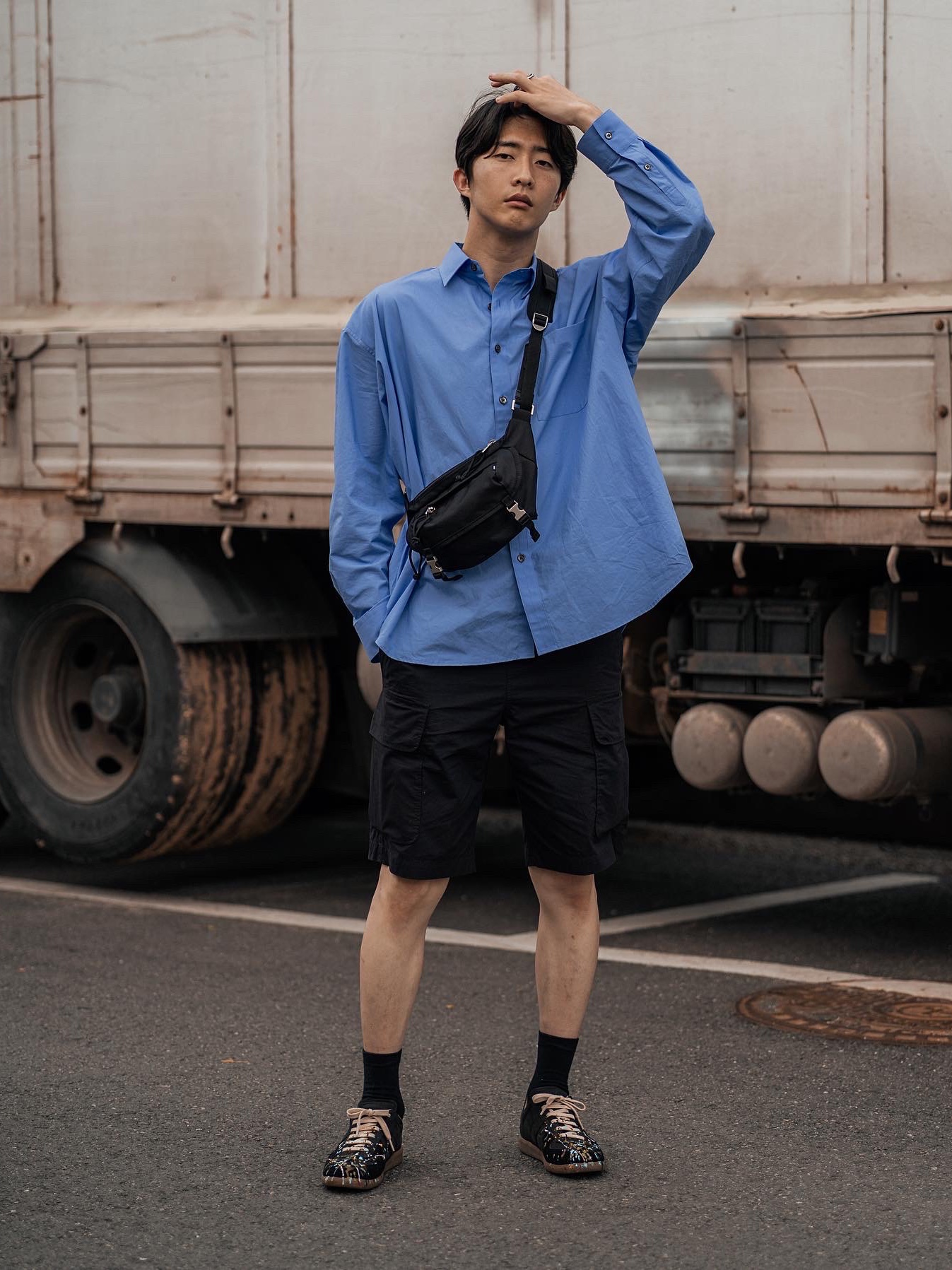 Maison Margiela Replica Paint Drop Sneakers Black 착용 스타일 - 2