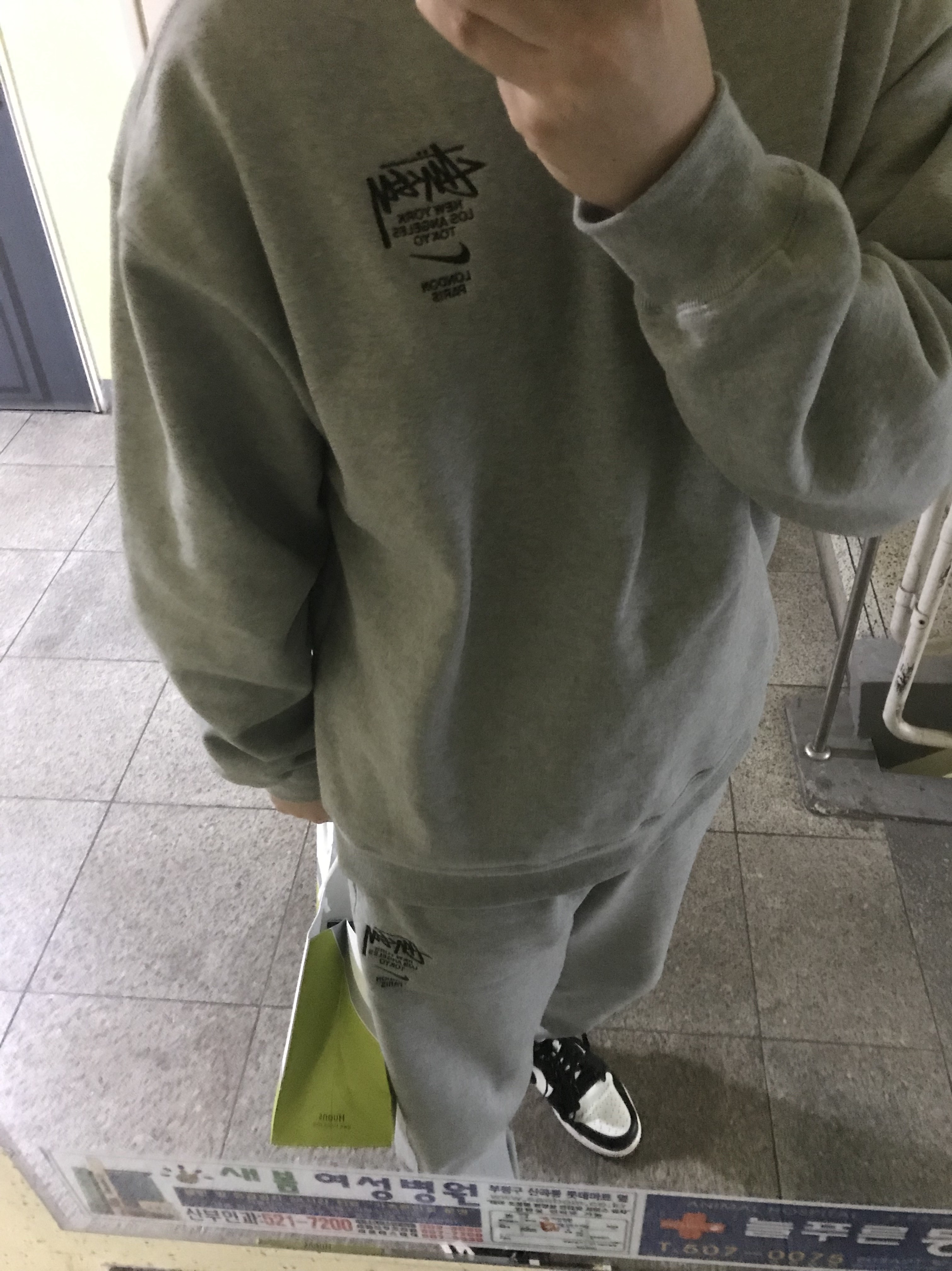 Jordan 1 Retro High OG Black Mocha, Nike x Stussy NRG ZR Fleece Pants Heather Grey - US/EU 착용 스타일