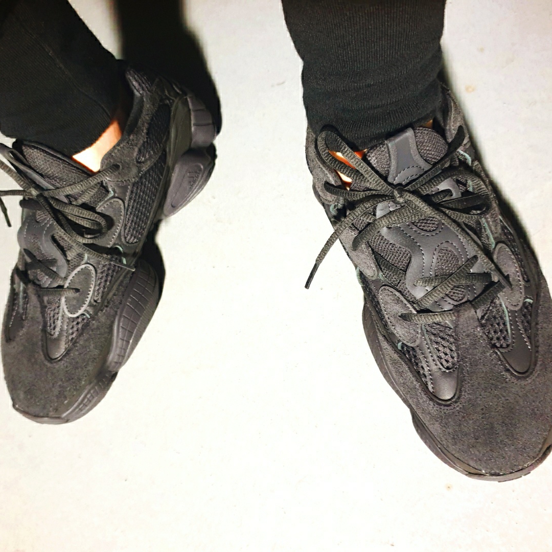 Adidas Yeezy 500 Utility Black 2018/2020 착용 스타일 - 4