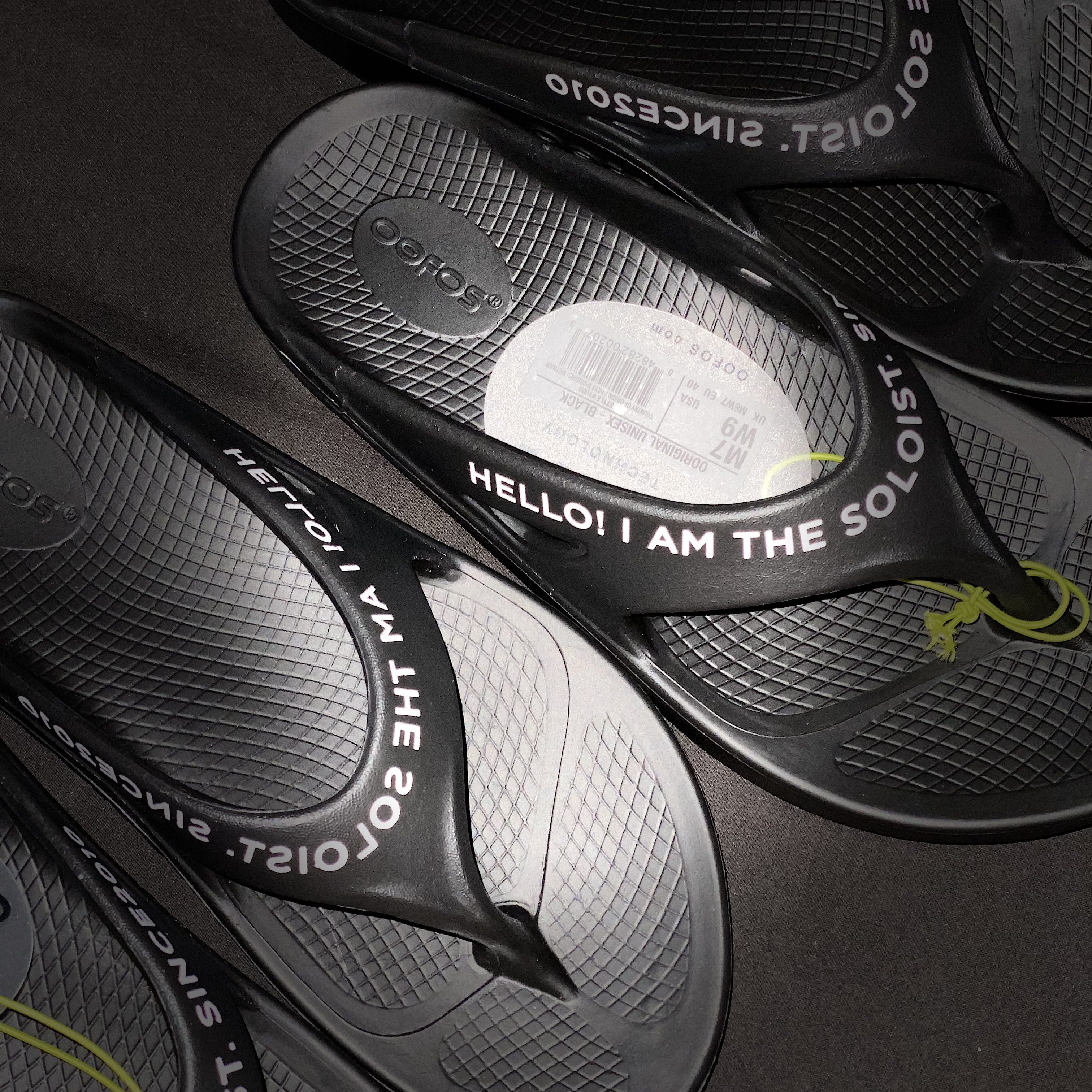 Oofos x Takahiromiyashita The Soloist Signature Flip-Flop Black White 착용 스타일 - 4