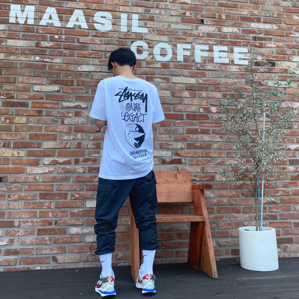 Stussy x Our Legacy Surfman T-Shirt White - 21SS, Nike x Sacai VaporWaffle Royal Fuchsia 착용 스타일 - 1