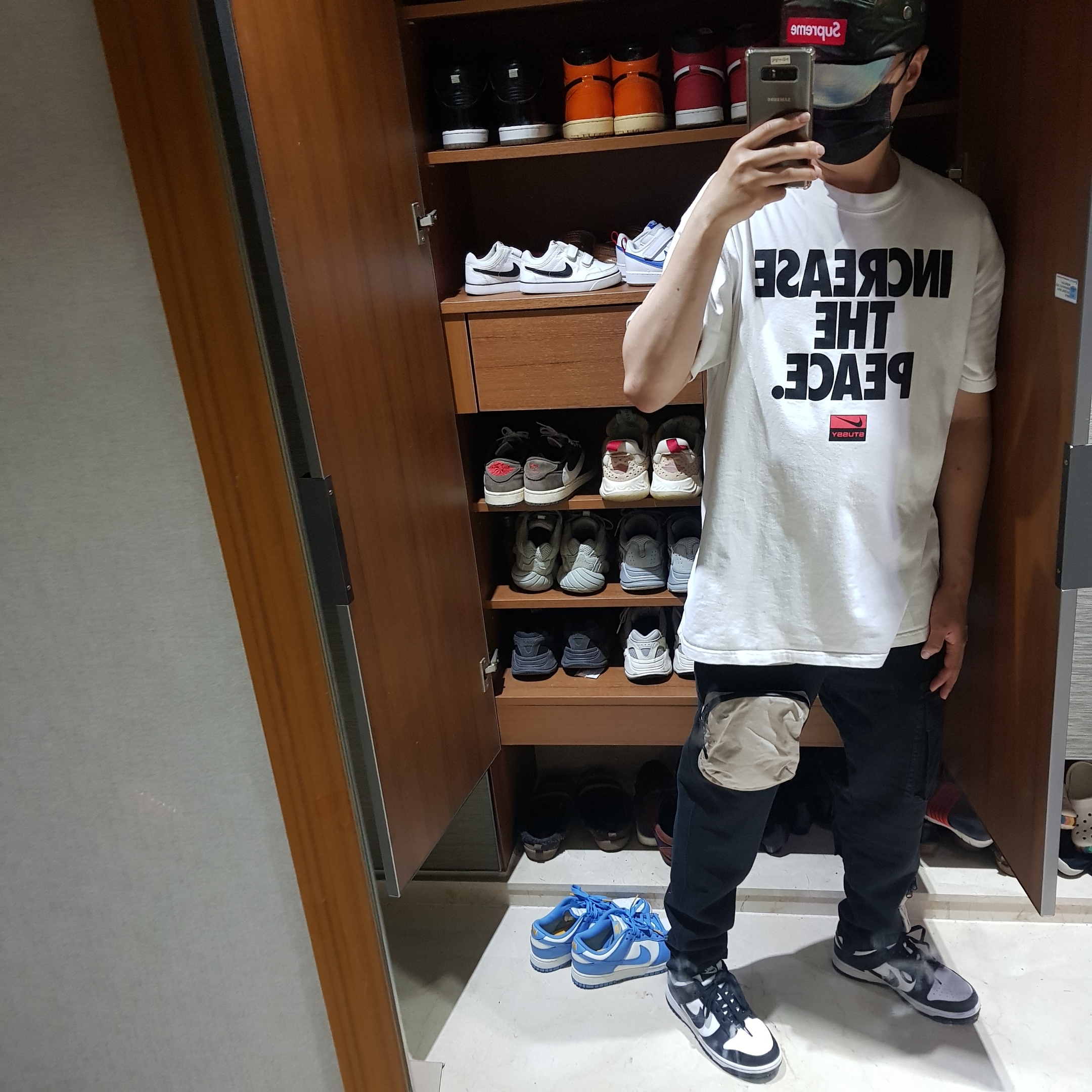 Nike x Travis Scott SB Dunk Low, Nike x Travis Scott NRG AG Utility Sweatpants Black 착용 스타일 - 1