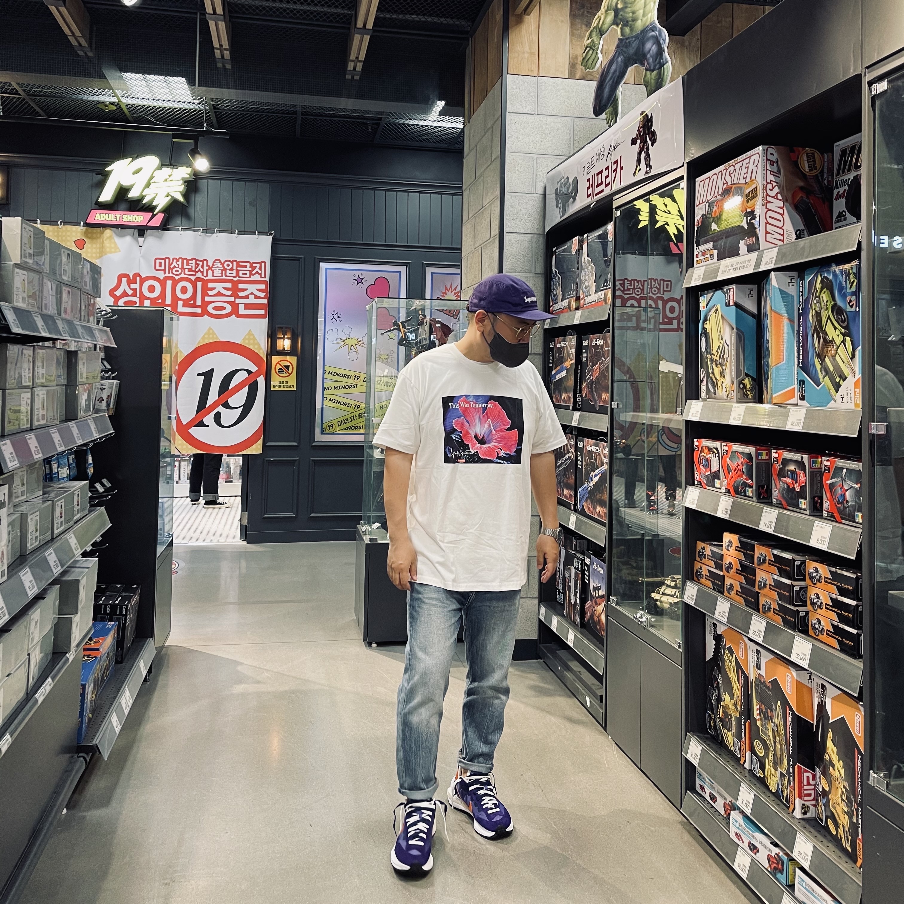 Nike x Sacai VaporWaffle Dark Iris, Supreme x Yohji Yamamoto This Was Tomorrow T-Shirt White - 20FW 착용 스타일 - 1