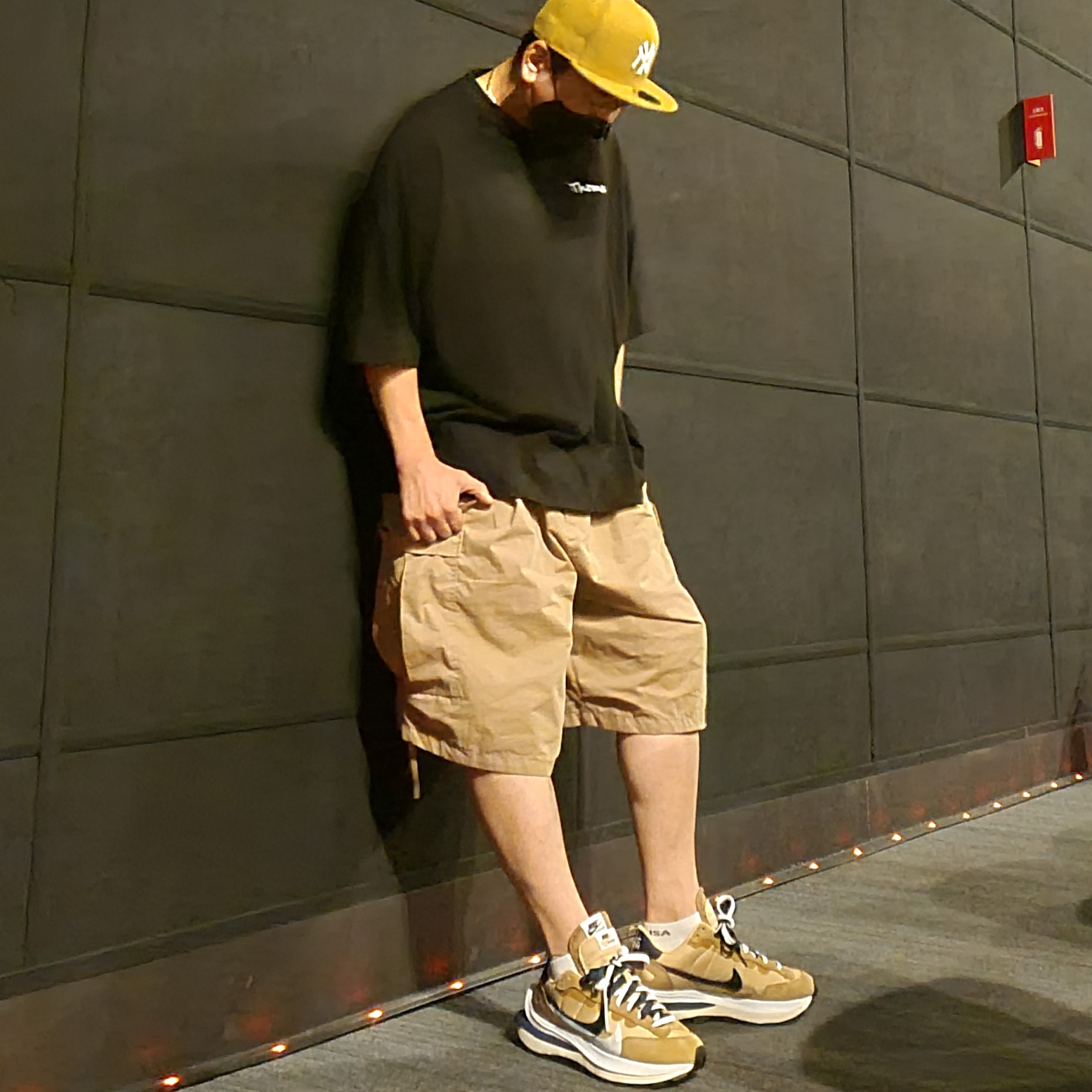 Nike x Sacai VaporWaffle Sesame and Blue Void 착용 스타일