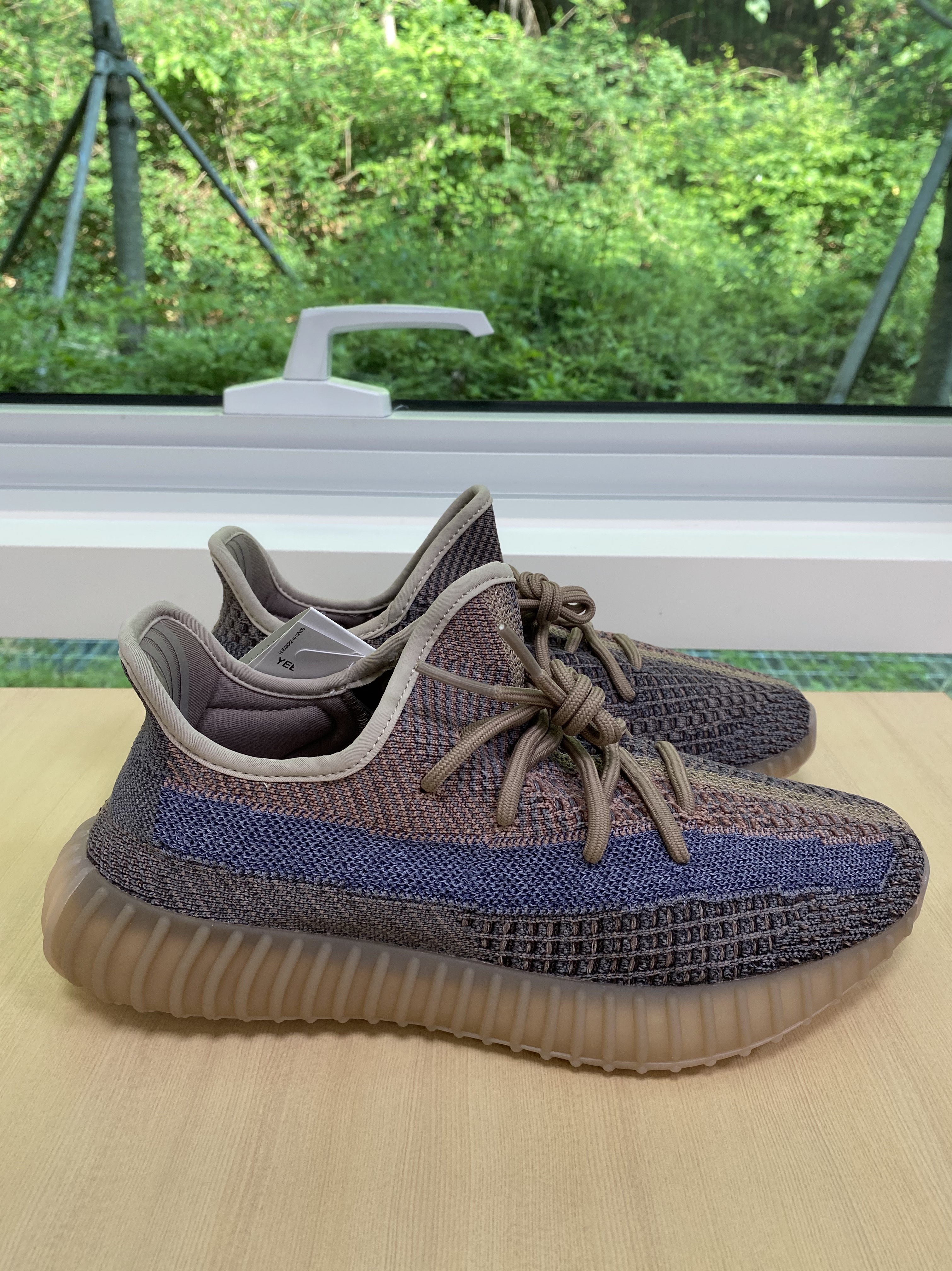 Adidas Yeezy Boost 350 V2 Fade 착용 스타일 - 3
